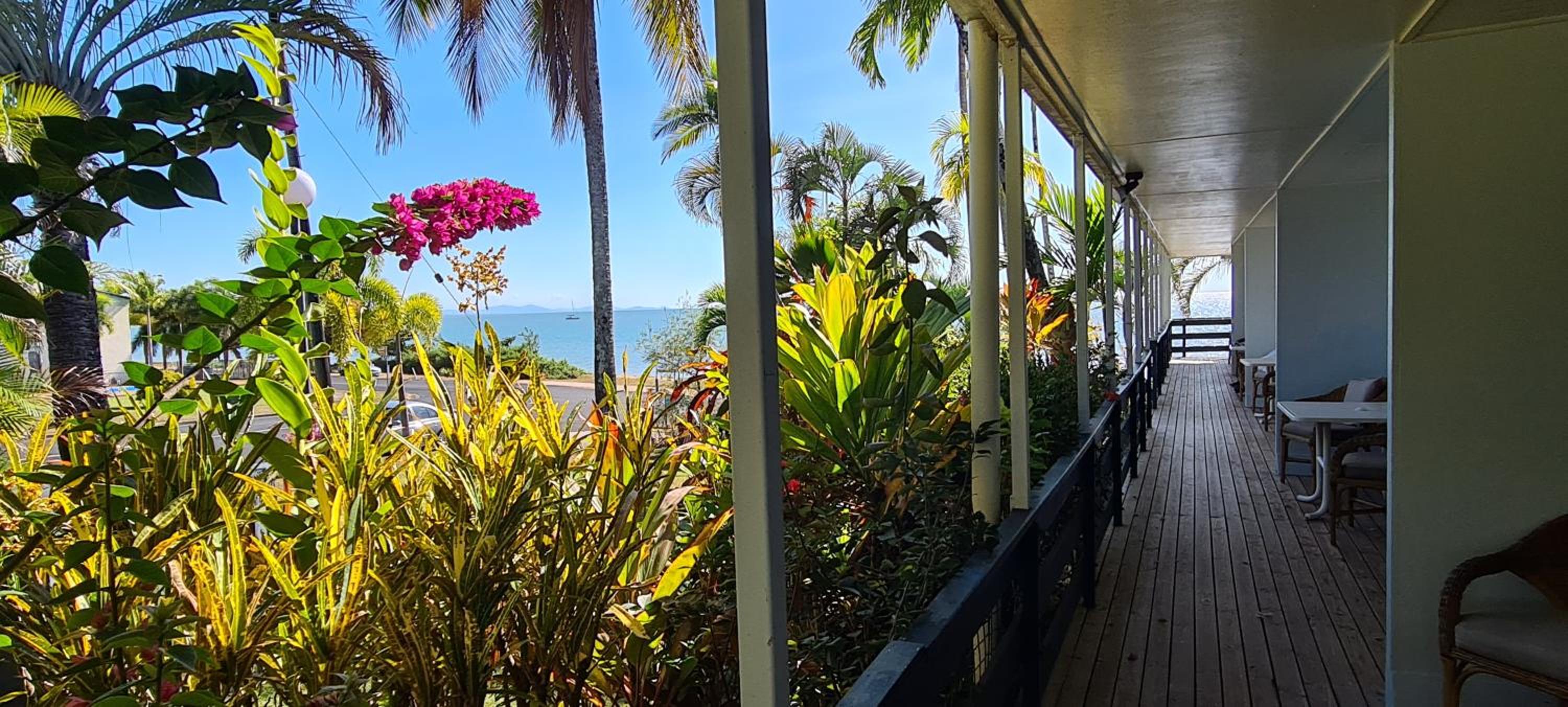 Cardwell Beachfront Motel