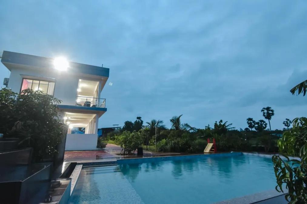 LH 6Bhk Villa Alibaug view 2
