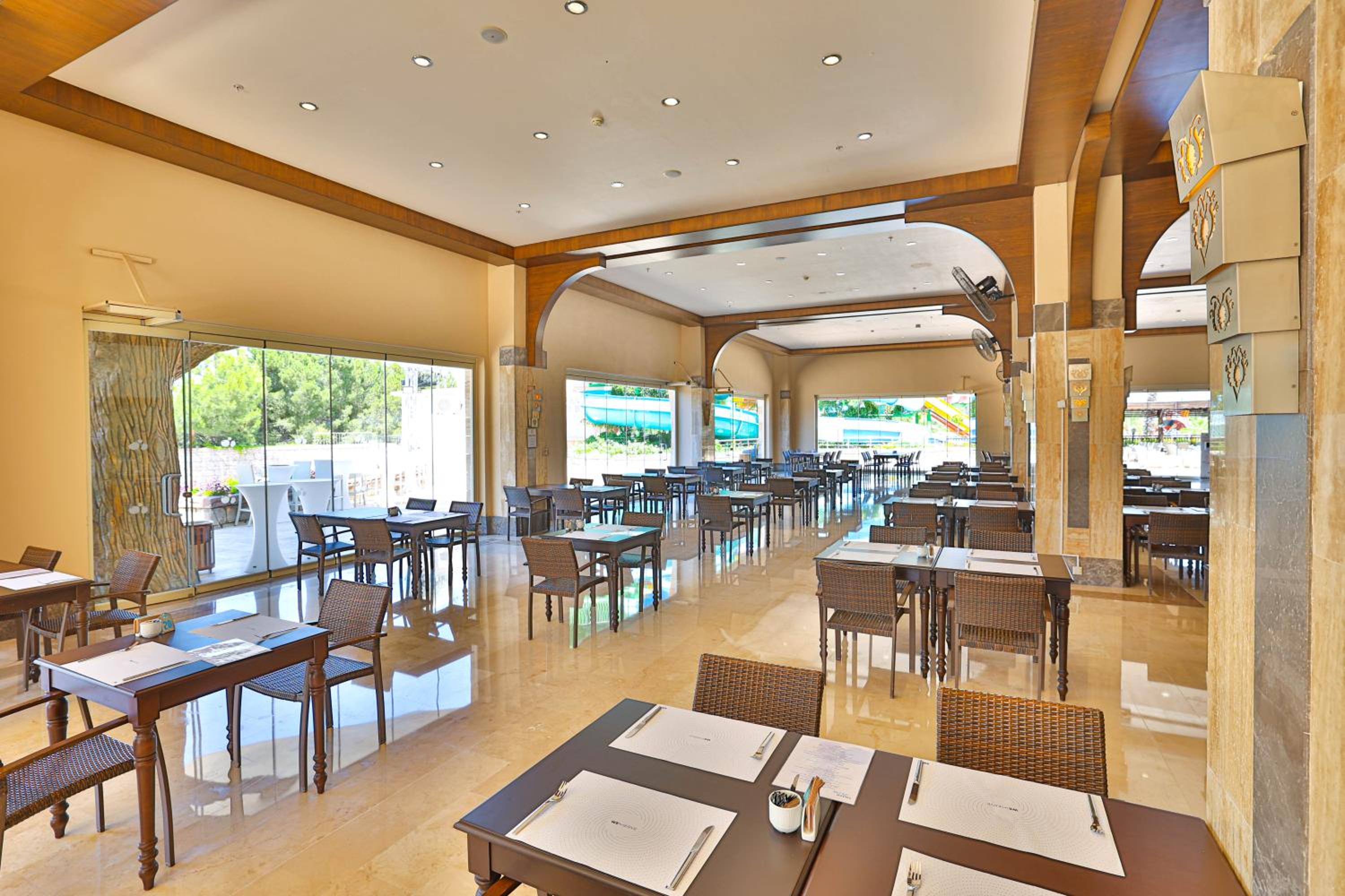 Side Vacations - Crystal Sunset Luxury Resort  Spa - Ultimate All Inclusive - Property Image 4