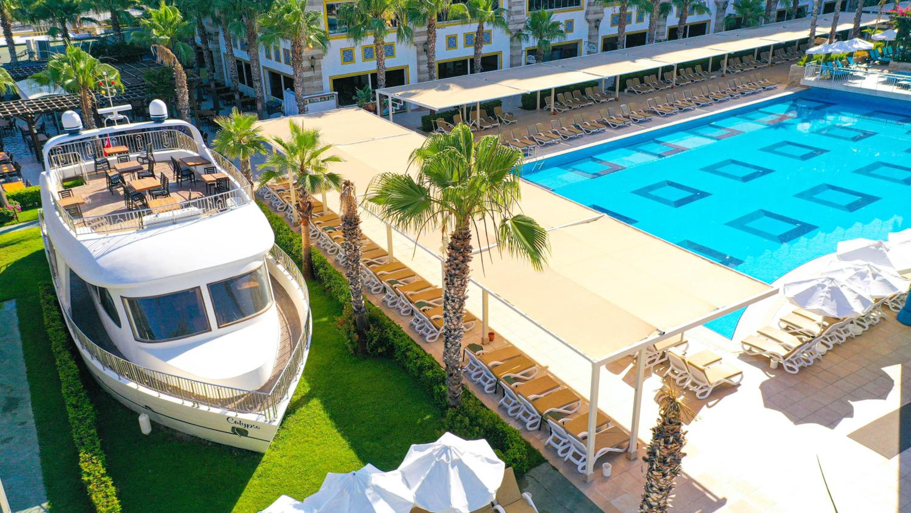 Side Vacations - Crystal Sunset Luxury Resort  Spa - Ultimate All Inclusive - Property Image 8