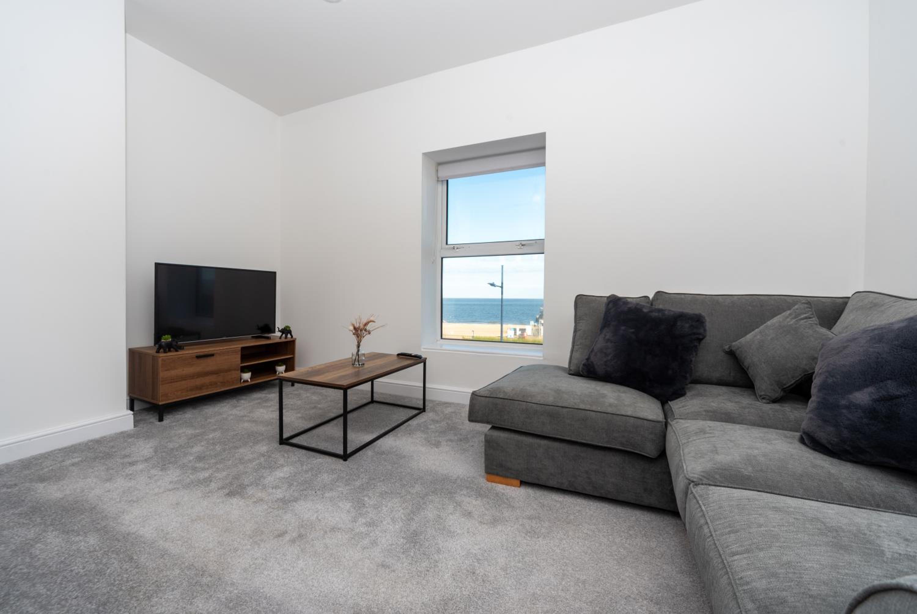 Sea Views Modern Two Bedroom Apartment