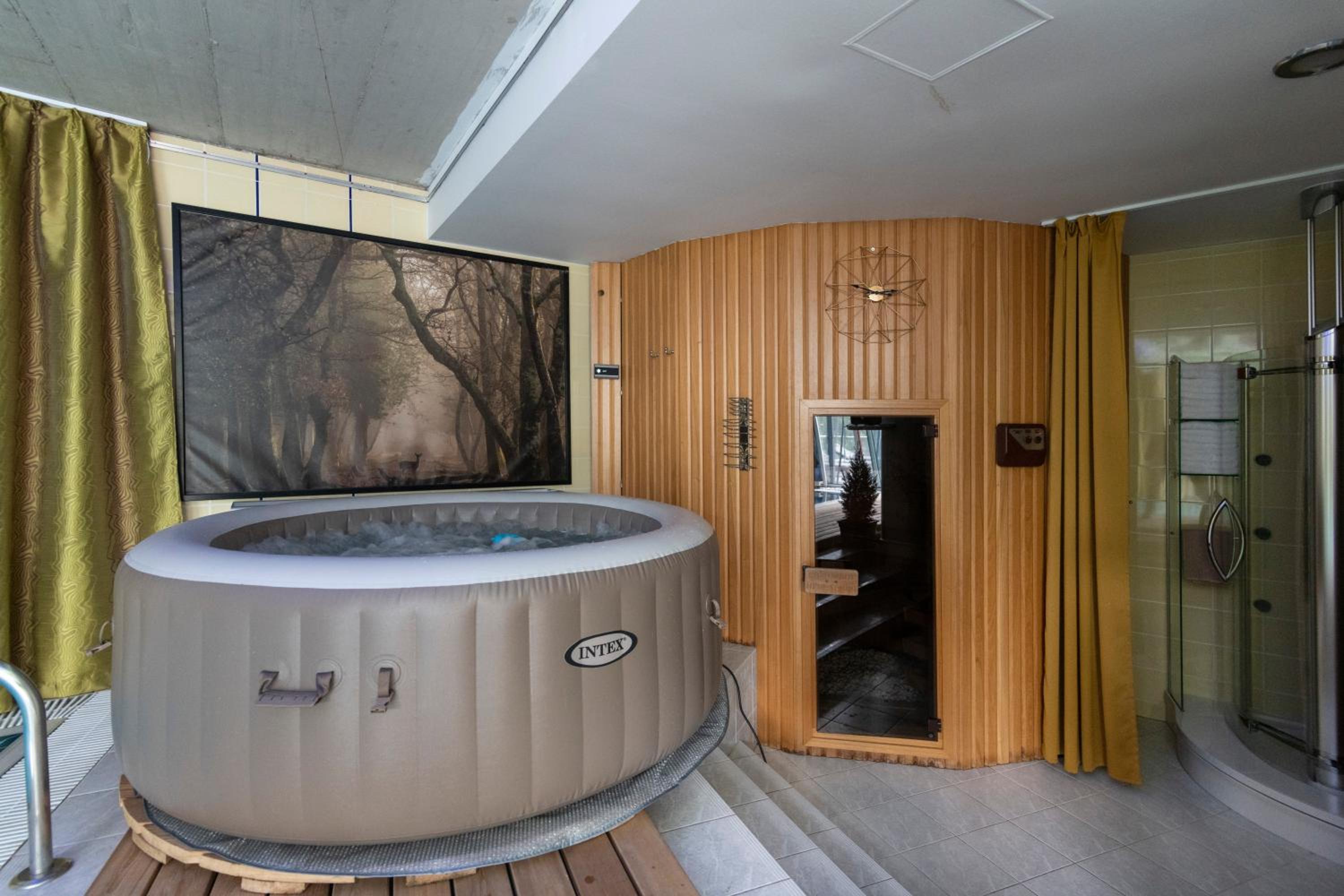 Unique apartment with private pool, cinema, SPA
