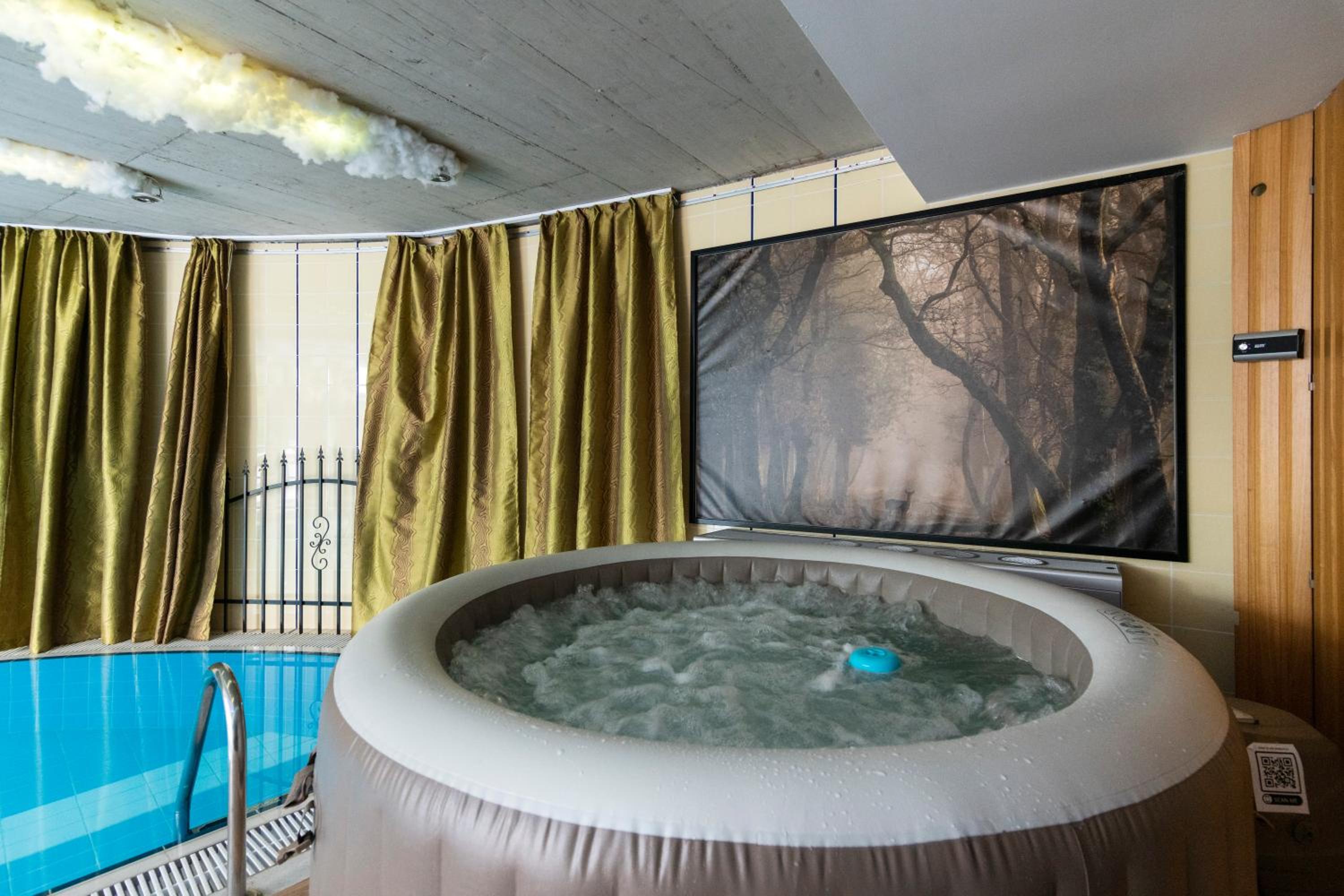 Unique apartment with private pool, cinema, SPA