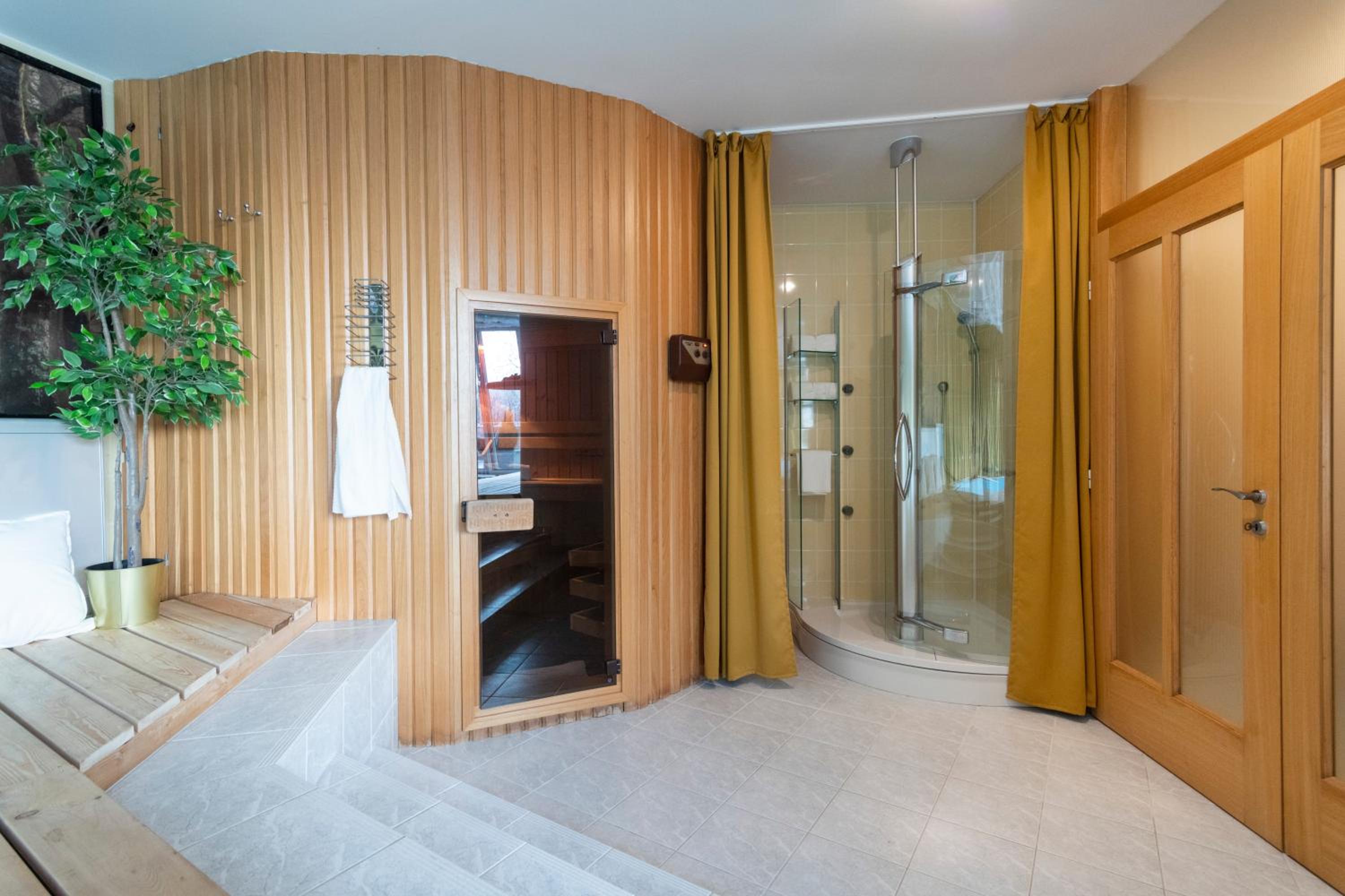Unique apartment with private pool, cinema, SPA
