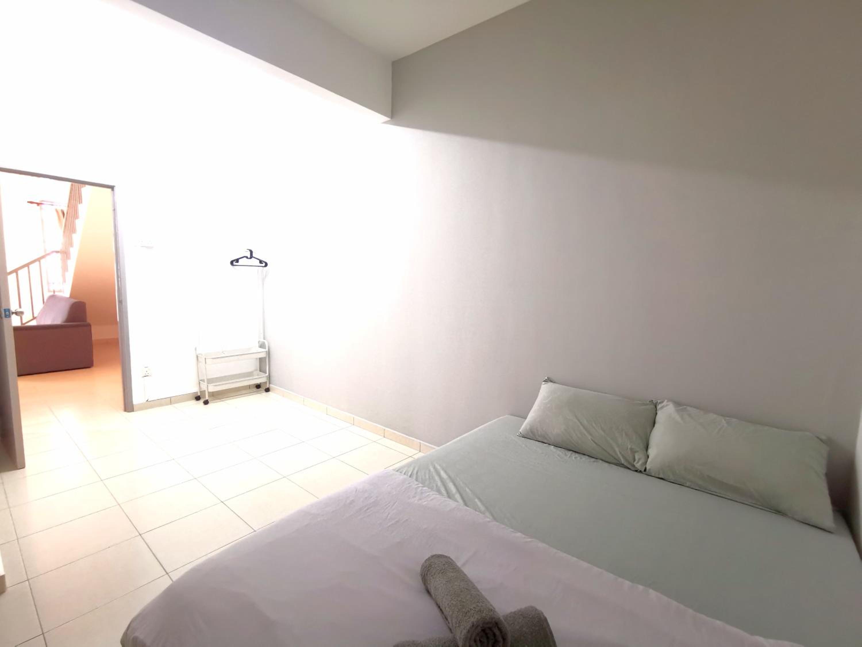 Maco Home Premium Suite Corner at Mount Austin Taman Daya