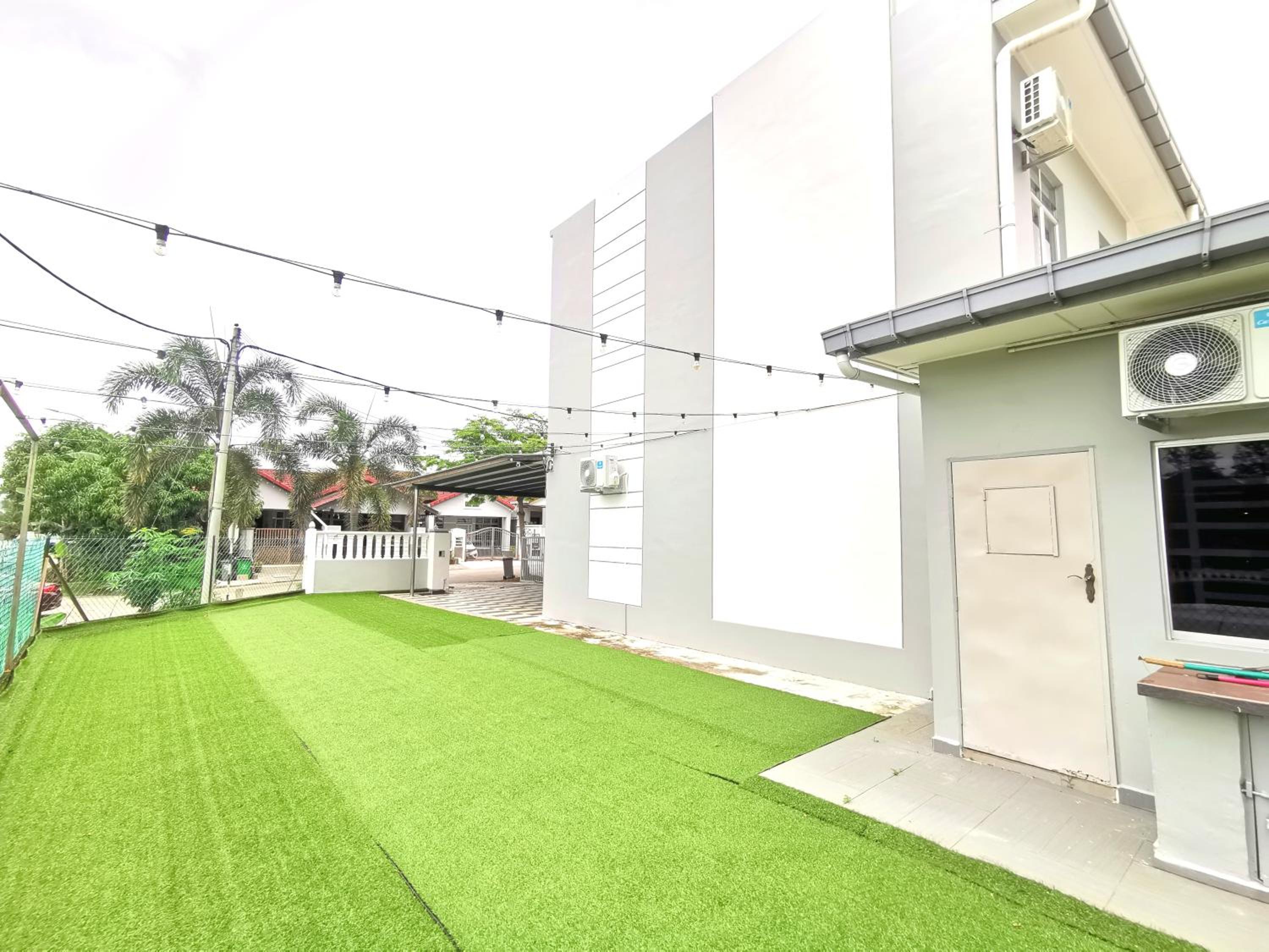 Maco Home Premium Suite Corner at Mount Austin Taman Daya