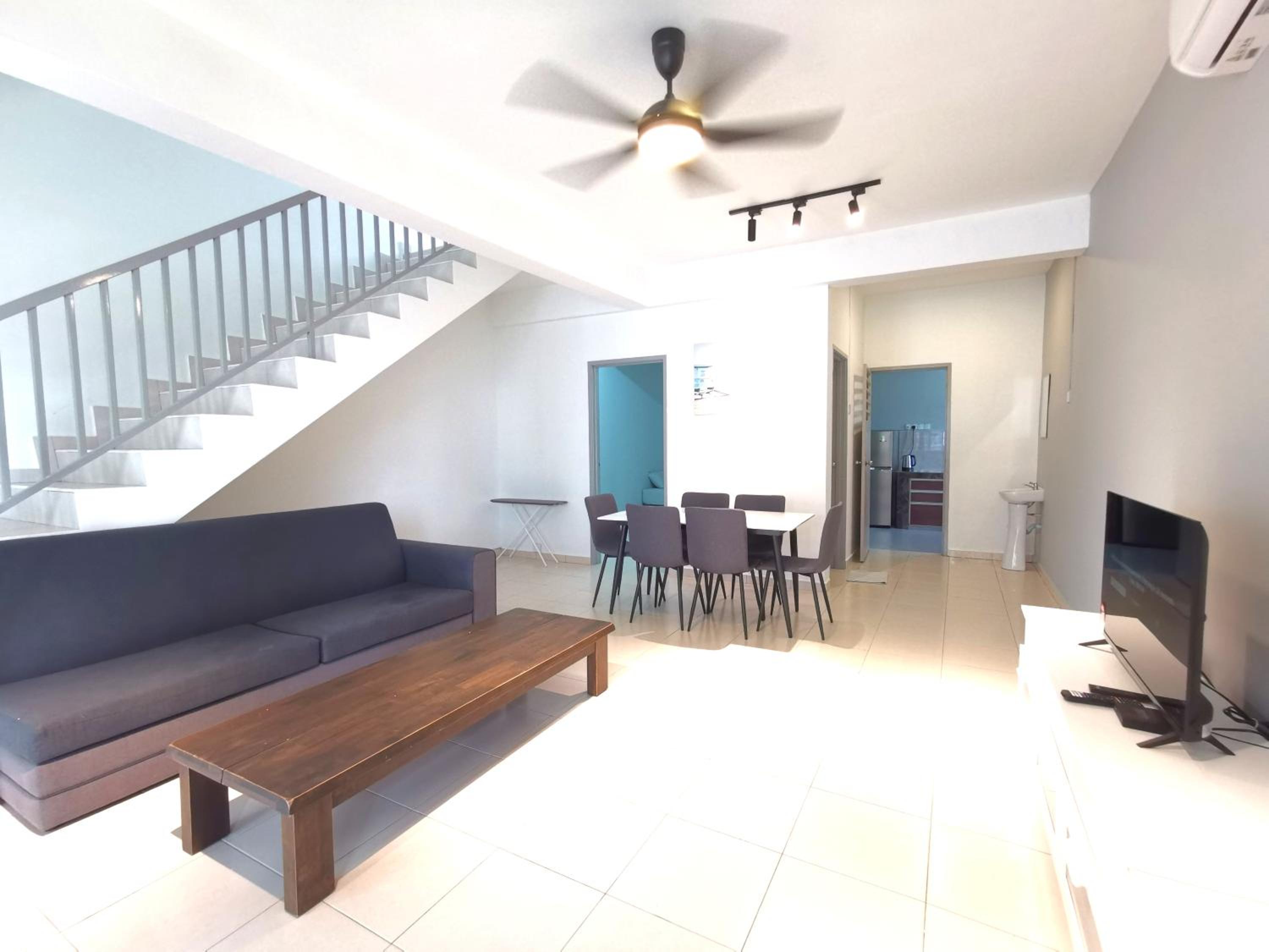 Maco Home Premium Suite Corner at Mount Austin Taman Daya