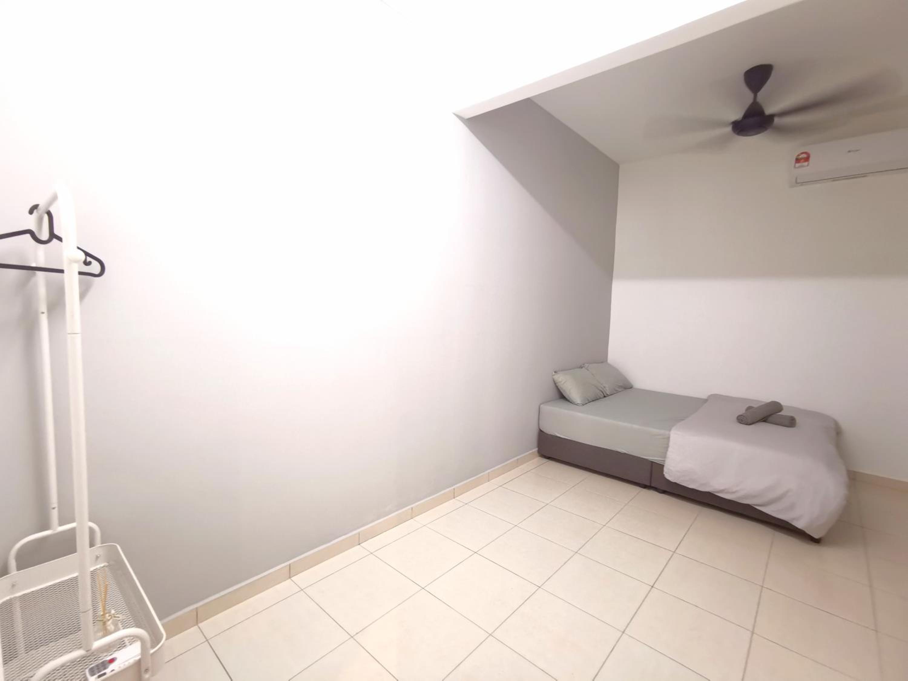Maco Home Premium Suite Corner at Mount Austin Taman Daya