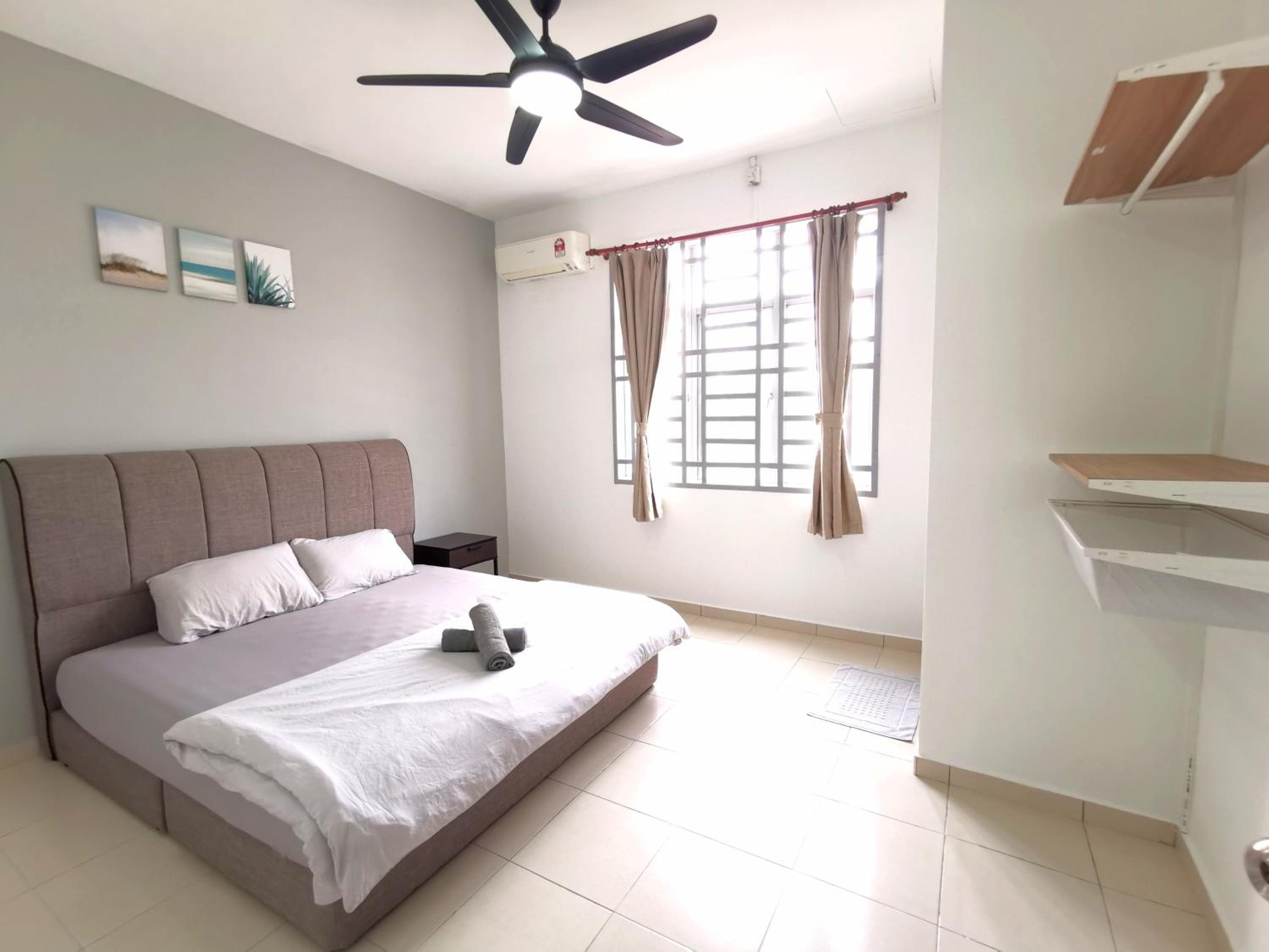 Maco Home Premium Suite Corner at Mount Austin Taman Daya