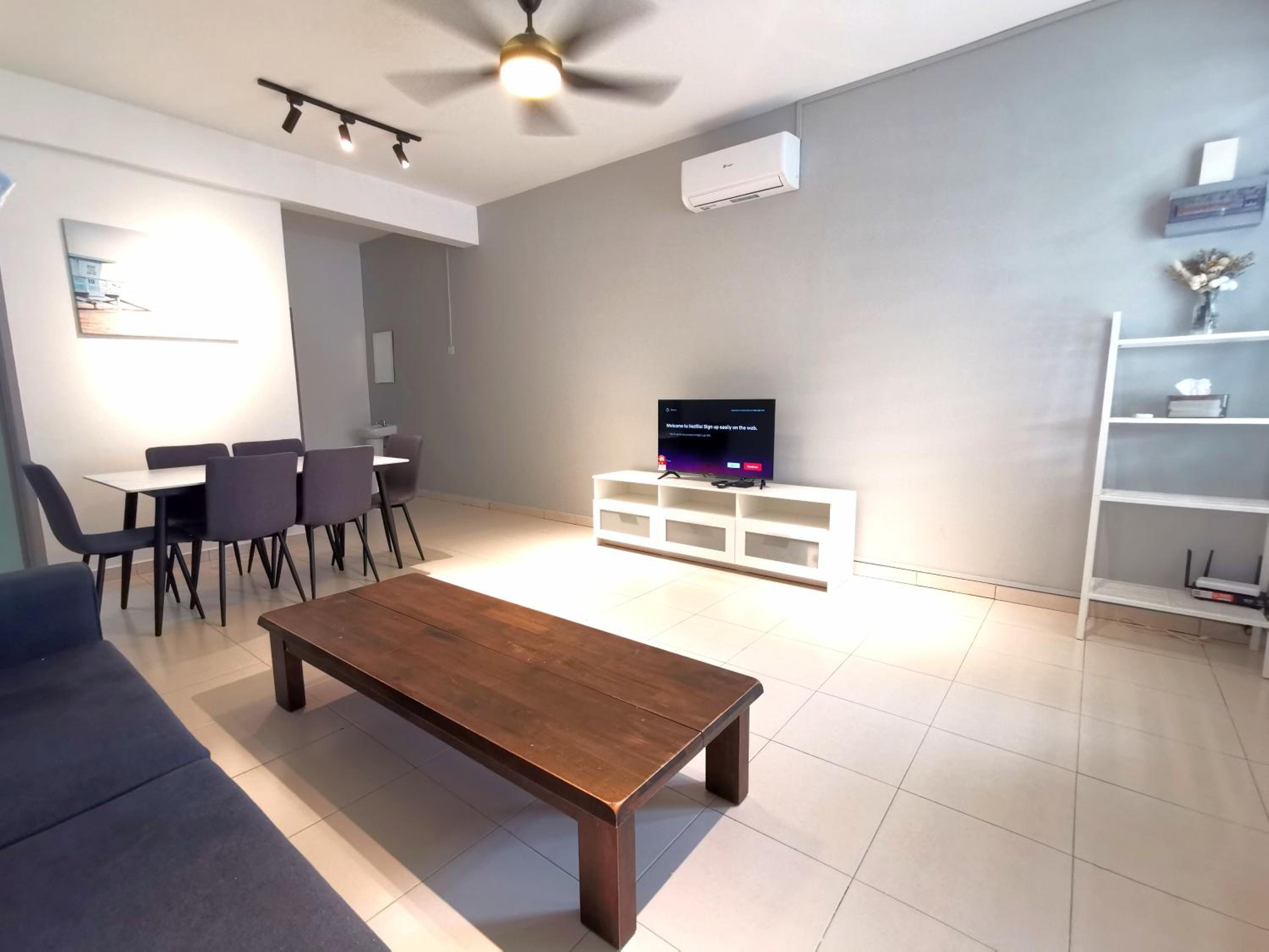Maco Home Premium Suite Corner at Mount Austin Taman Daya