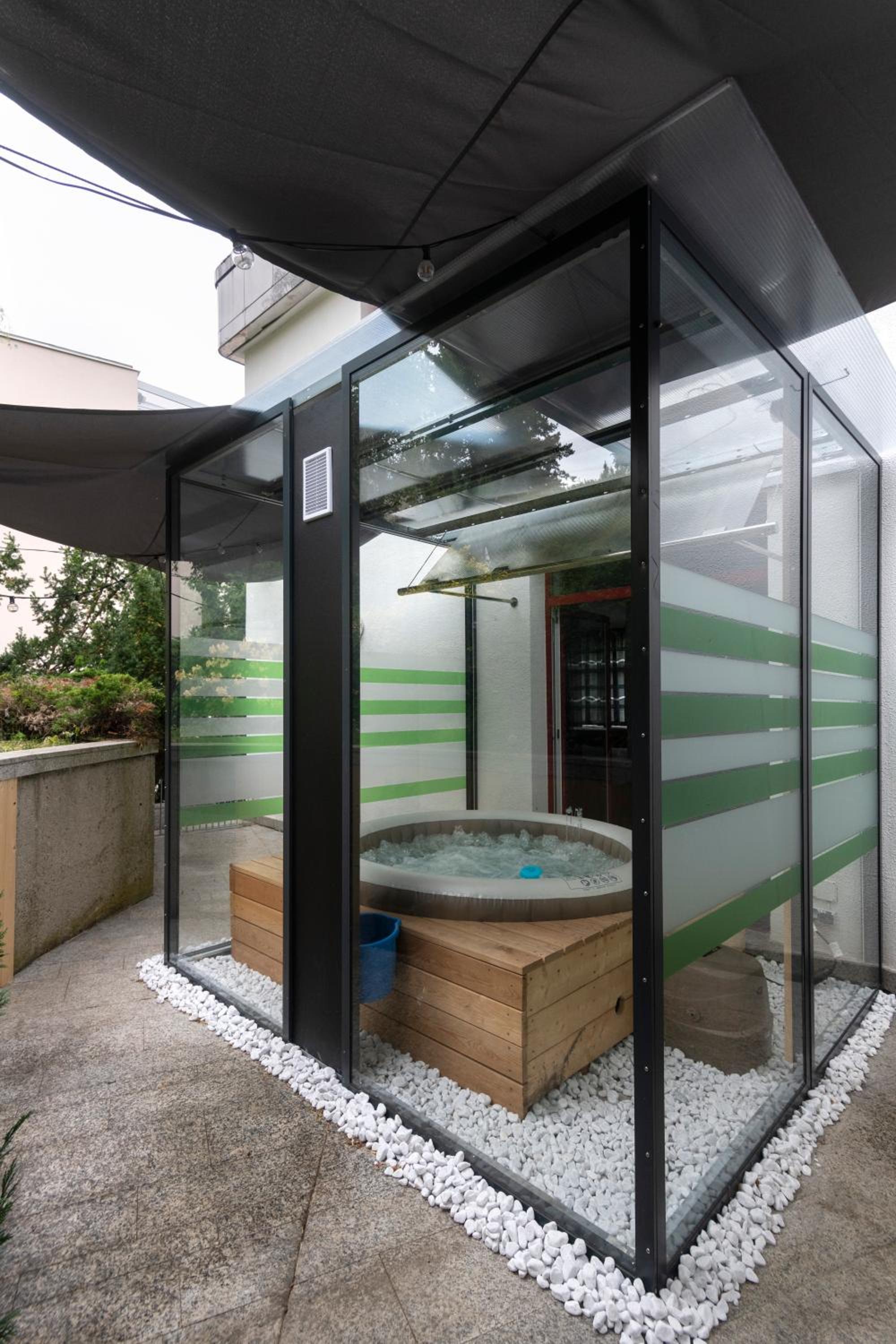 Miami Lovely romantic Garden apartment with whirlpool