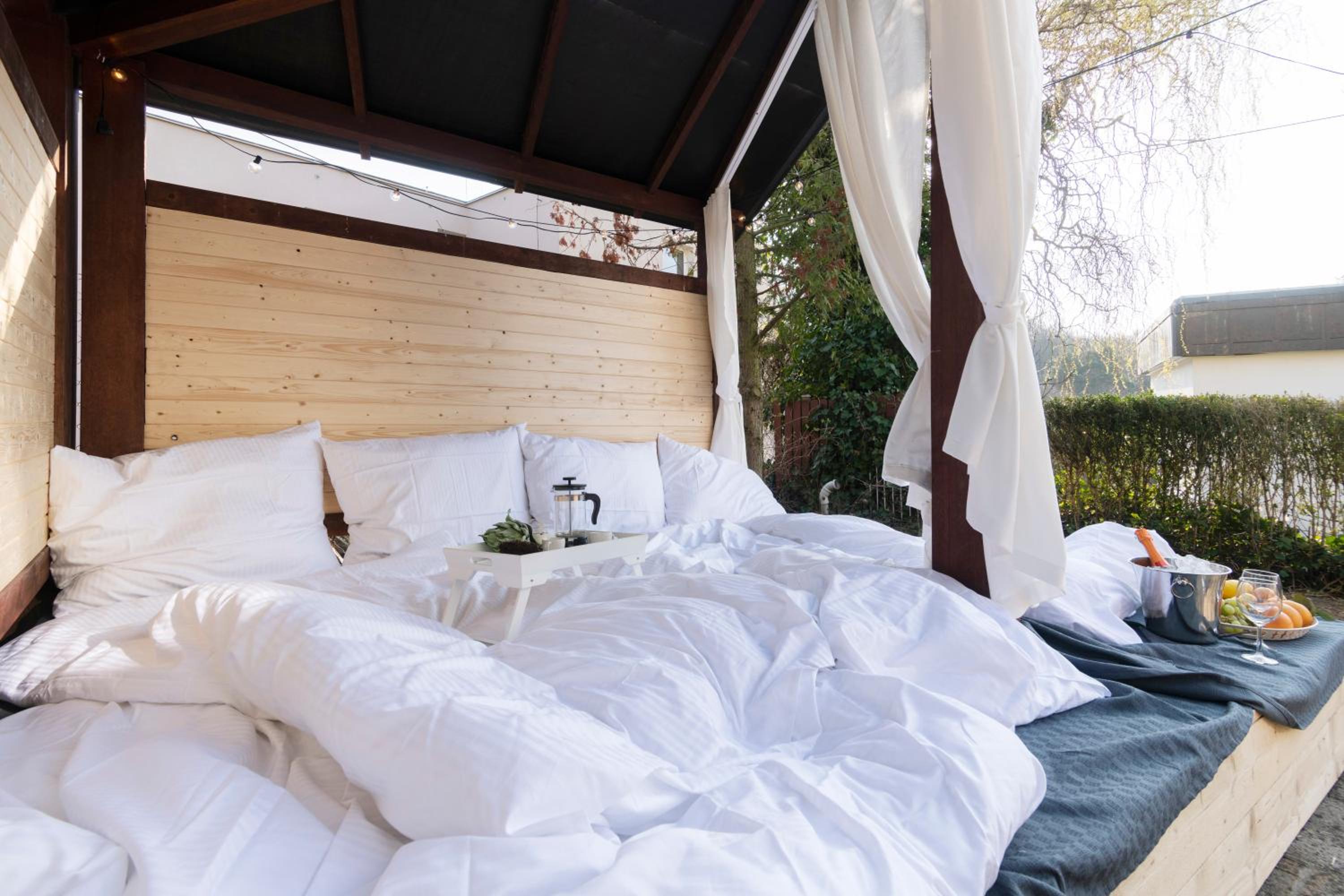 Miami Lovely romantic Garden apartment with whirlpool