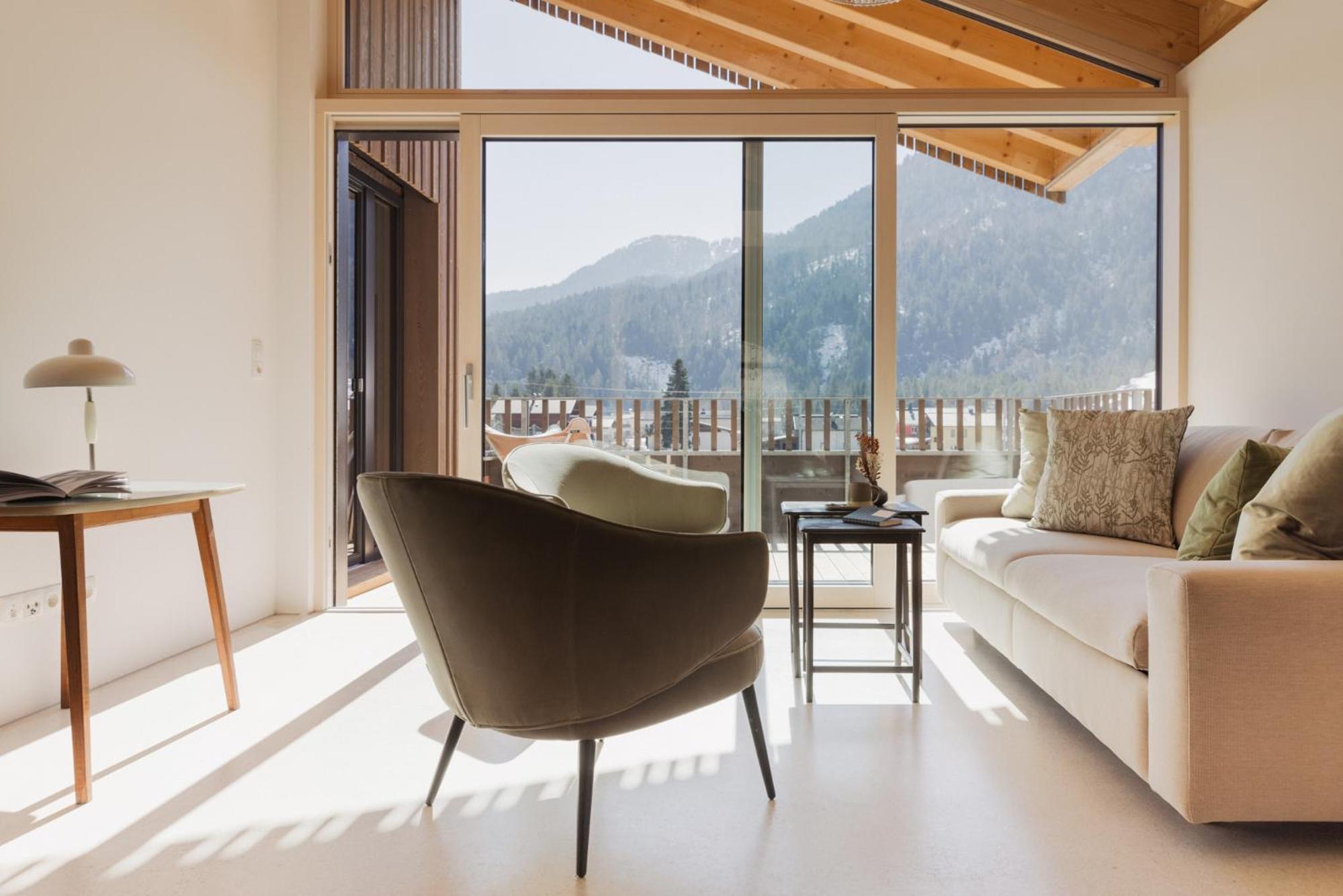 AuraKarwendel view 2