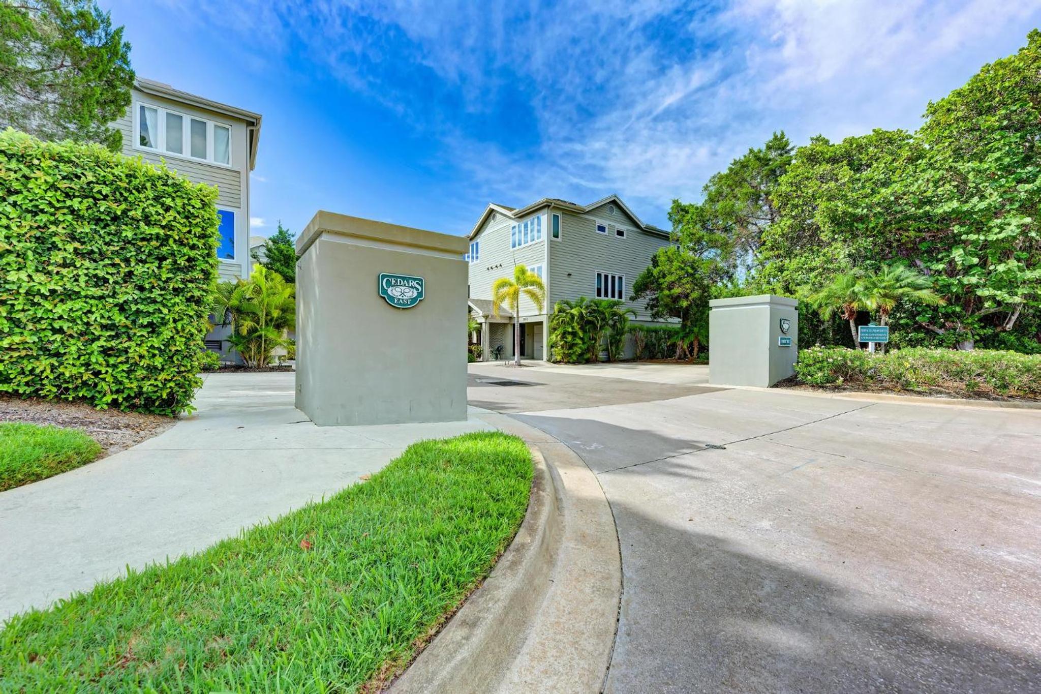 Longboat Key Cedars Beach House-Pet Friendly-2 Minute To The Beach - Property Image 61