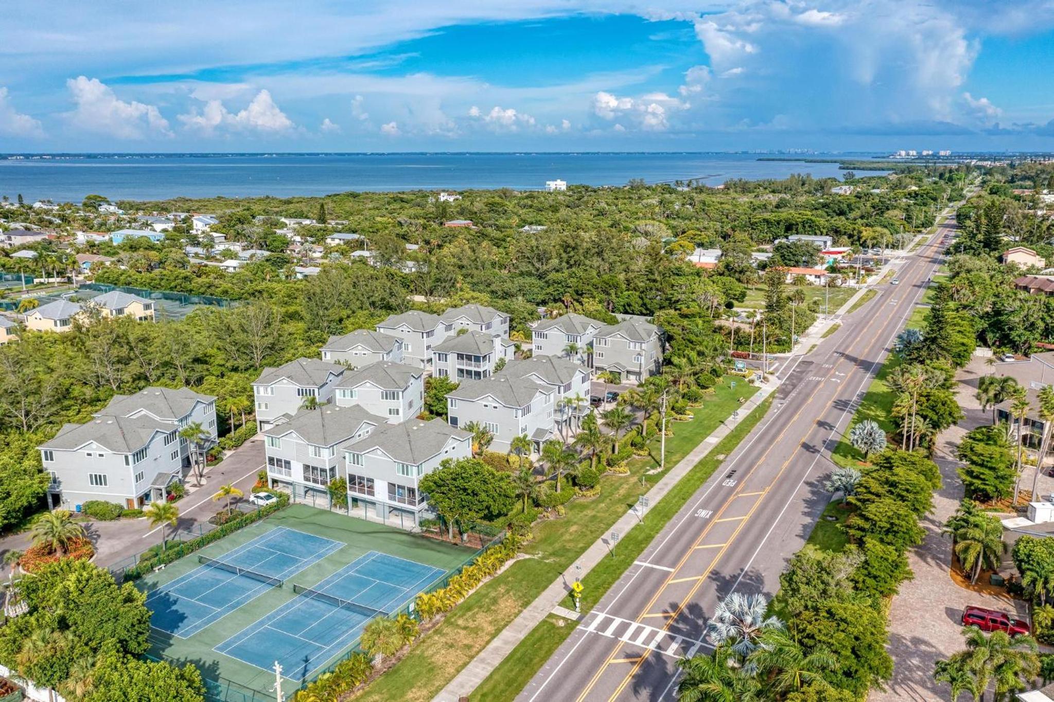 Longboat Key Cedars Beach House-Pet Friendly-2 Minute To The Beach - Property Image 62