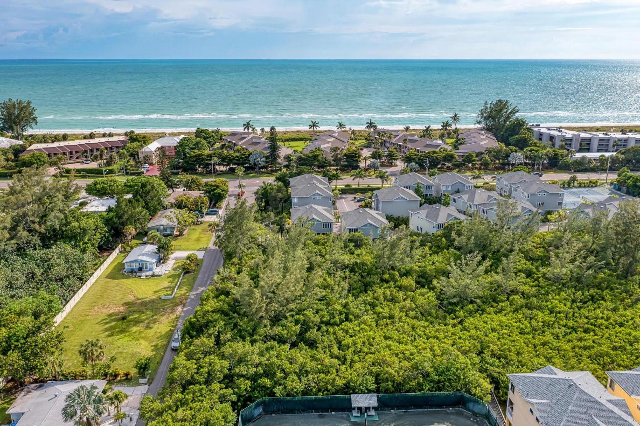 Longboat Key Cedars Beach House-Pet Friendly-2 Minute To The Beach - Property Image 63
