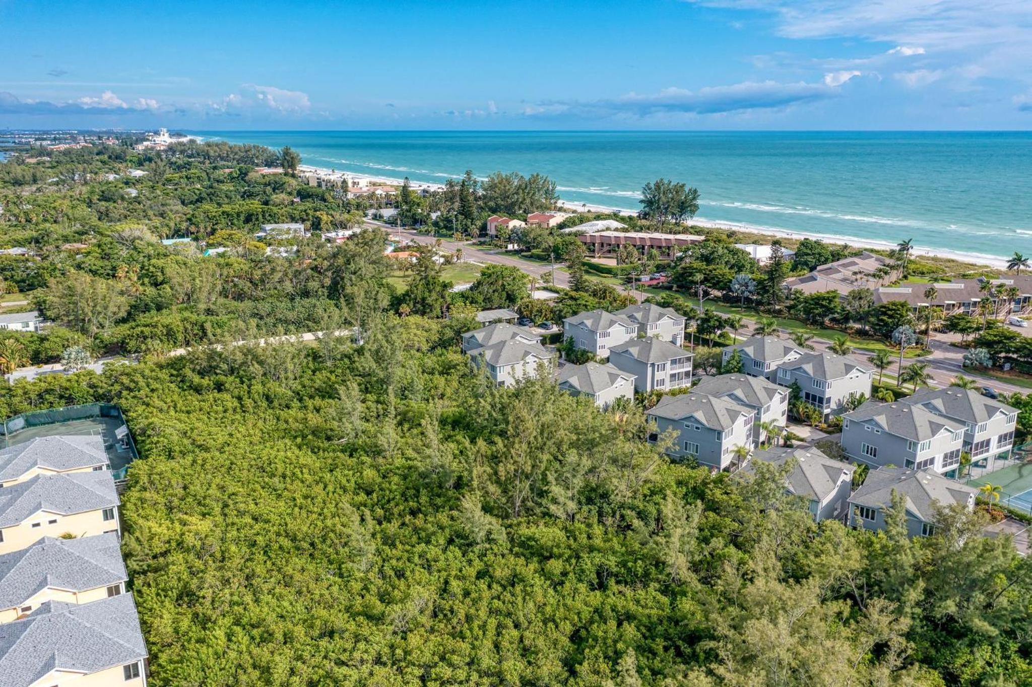 Longboat Key Cedars Beach House-Pet Friendly-2 Minute To The Beach - Property Image 64