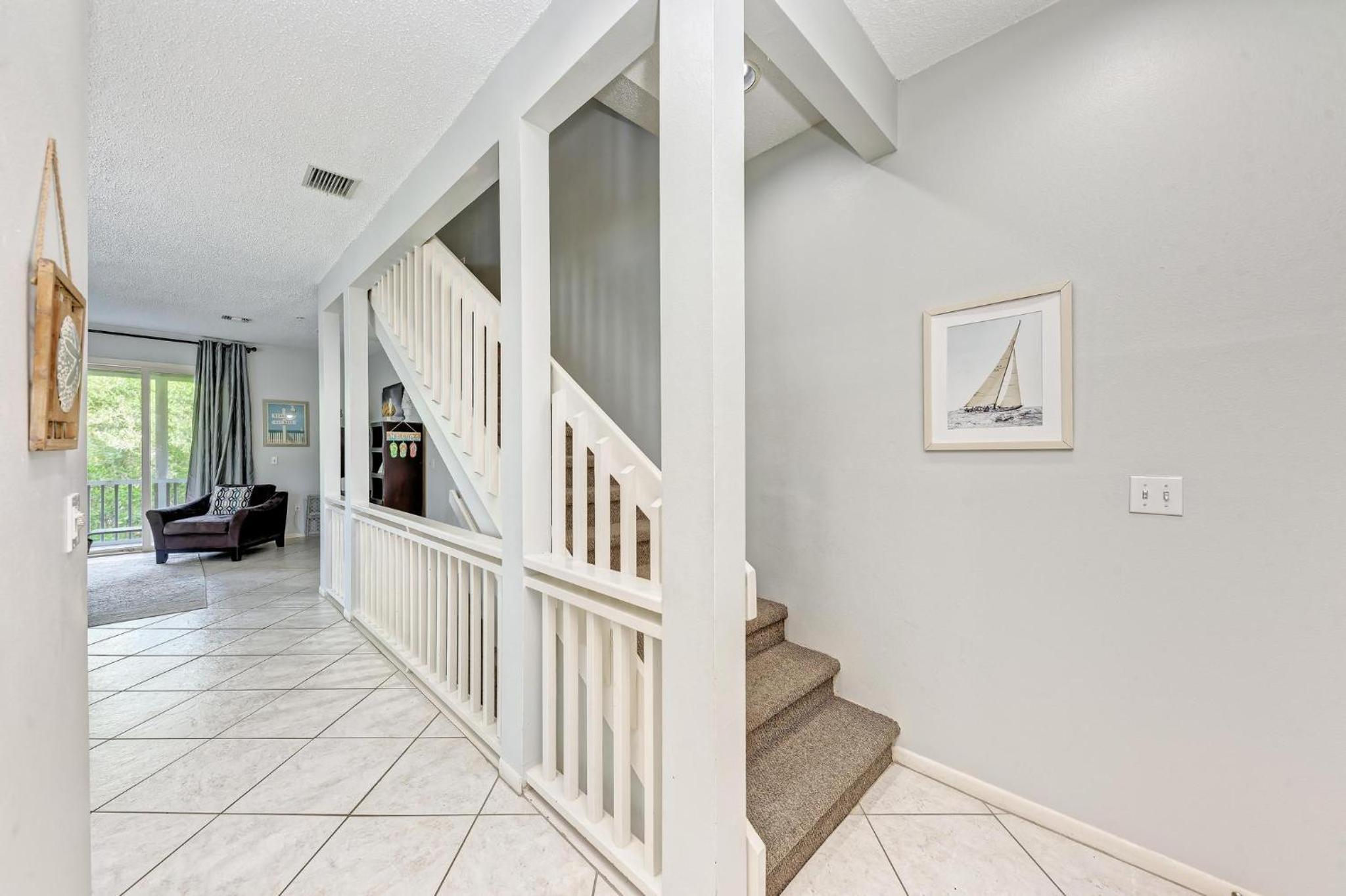 Longboat Key Cedars Beach House-Pet Friendly-2 Minute To The Beach - Property Image 18