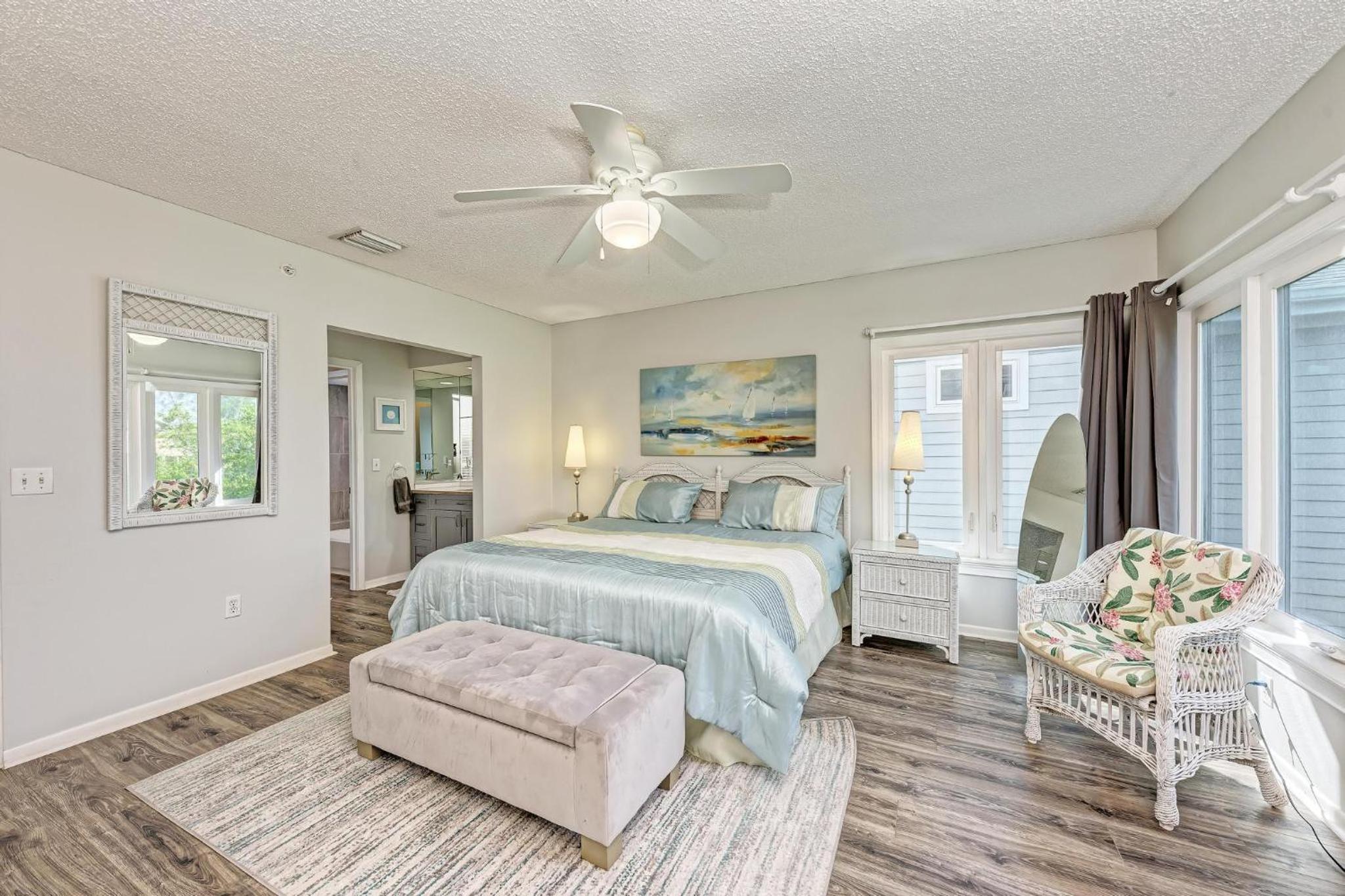 Longboat Key Cedars Beach House-Pet Friendly-2 Minute To The Beach - Property Image 19