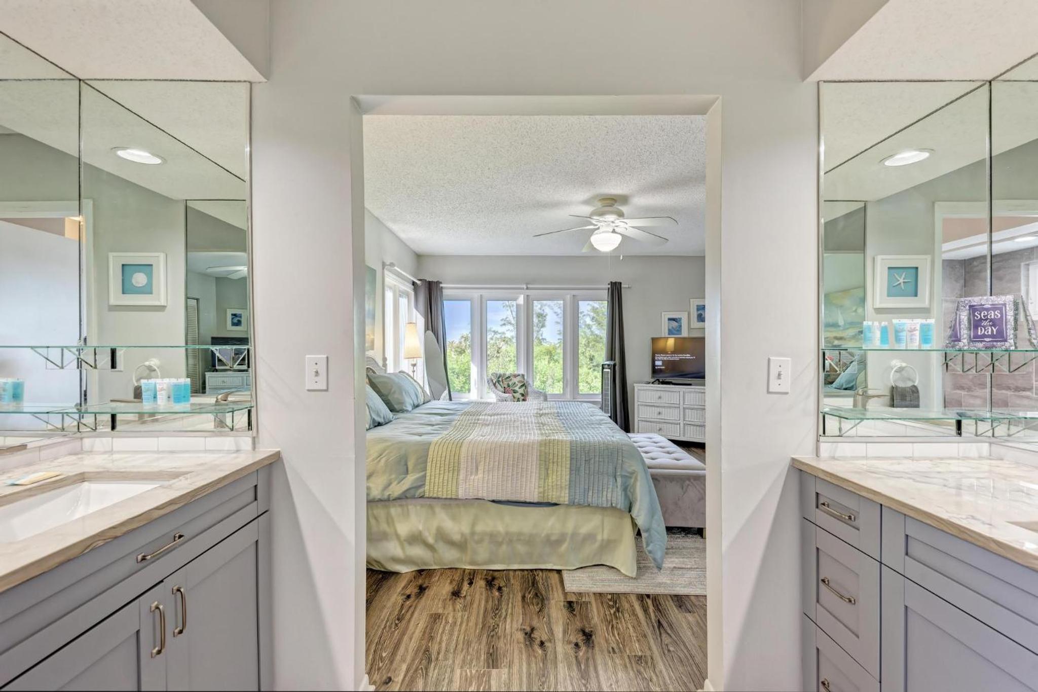 Longboat Key Cedars Beach House-Pet Friendly-2 Minute To The Beach - Property Image 20