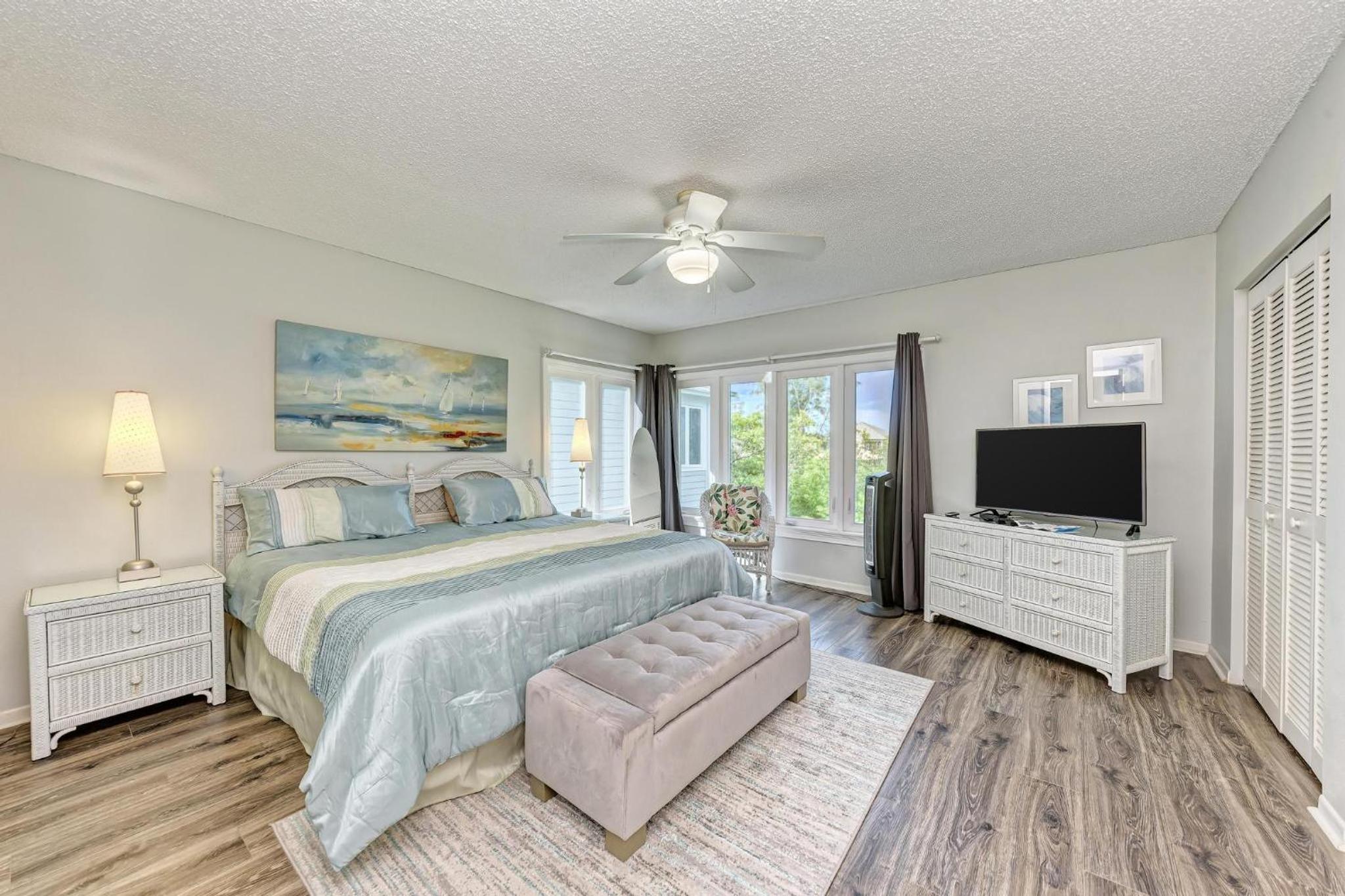 Longboat Key Cedars Beach House-Pet Friendly-2 Minute To The Beach - Property Image 21