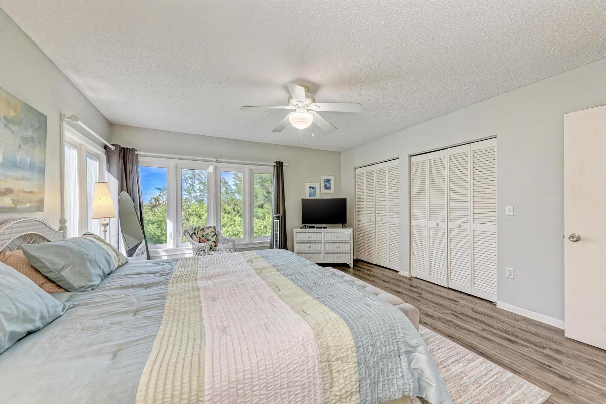 Longboat Key Cedars Beach House-Pet Friendly-2 Minute To The Beach - Property Image 22