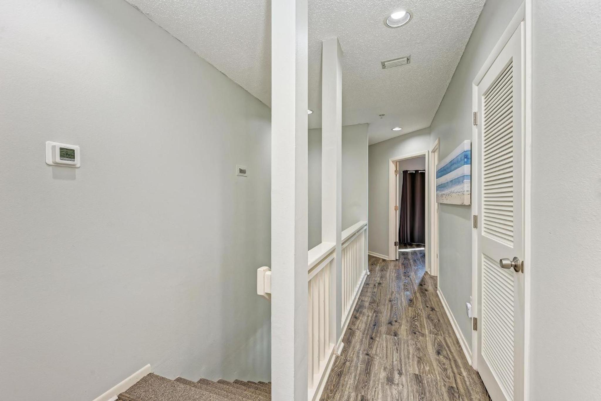 Longboat Key Cedars Beach House-Pet Friendly-2 Minute To The Beach - Property Image 27