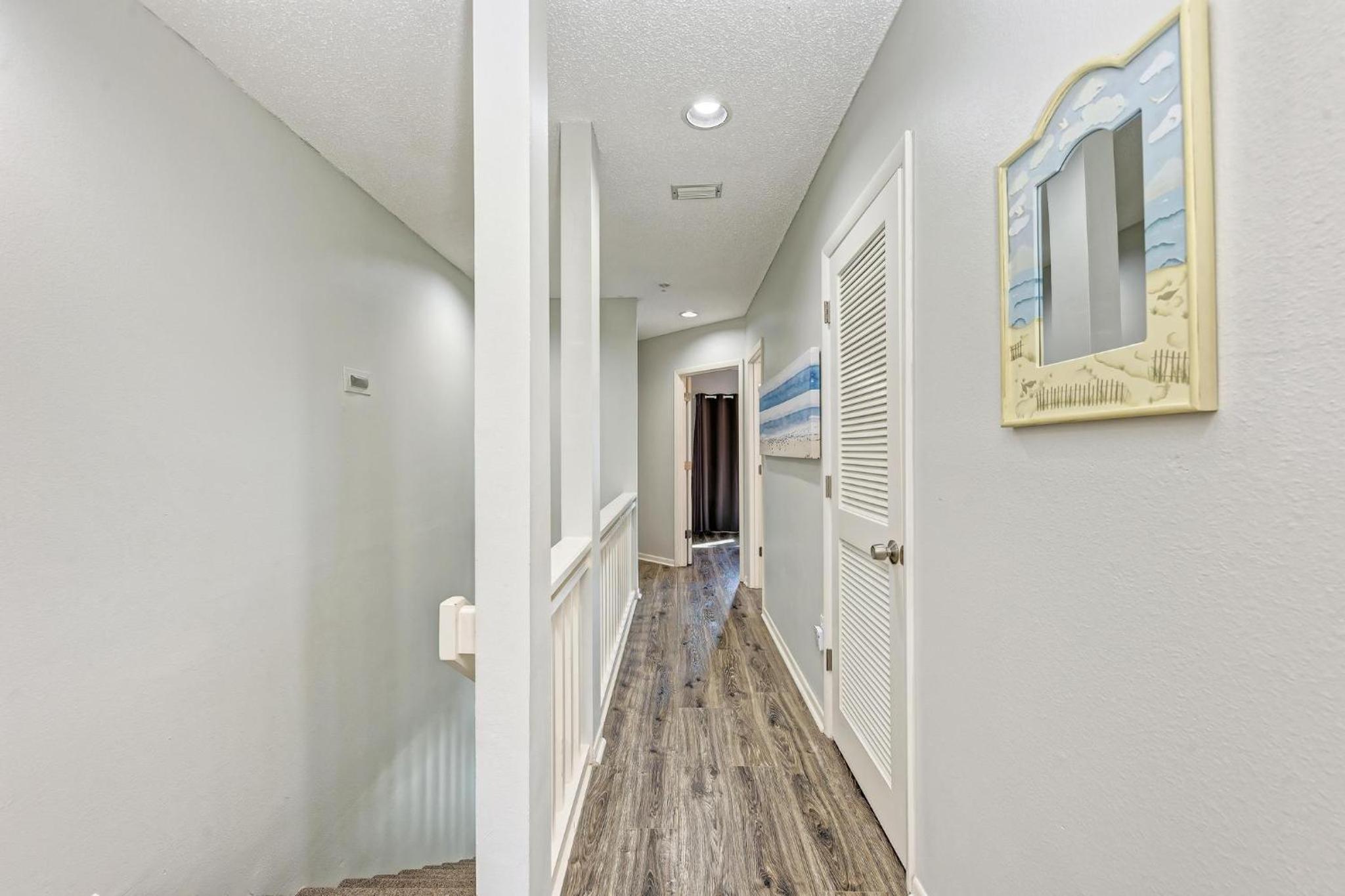 Longboat Key Cedars Beach House-Pet Friendly-2 Minute To The Beach - Property Image 28