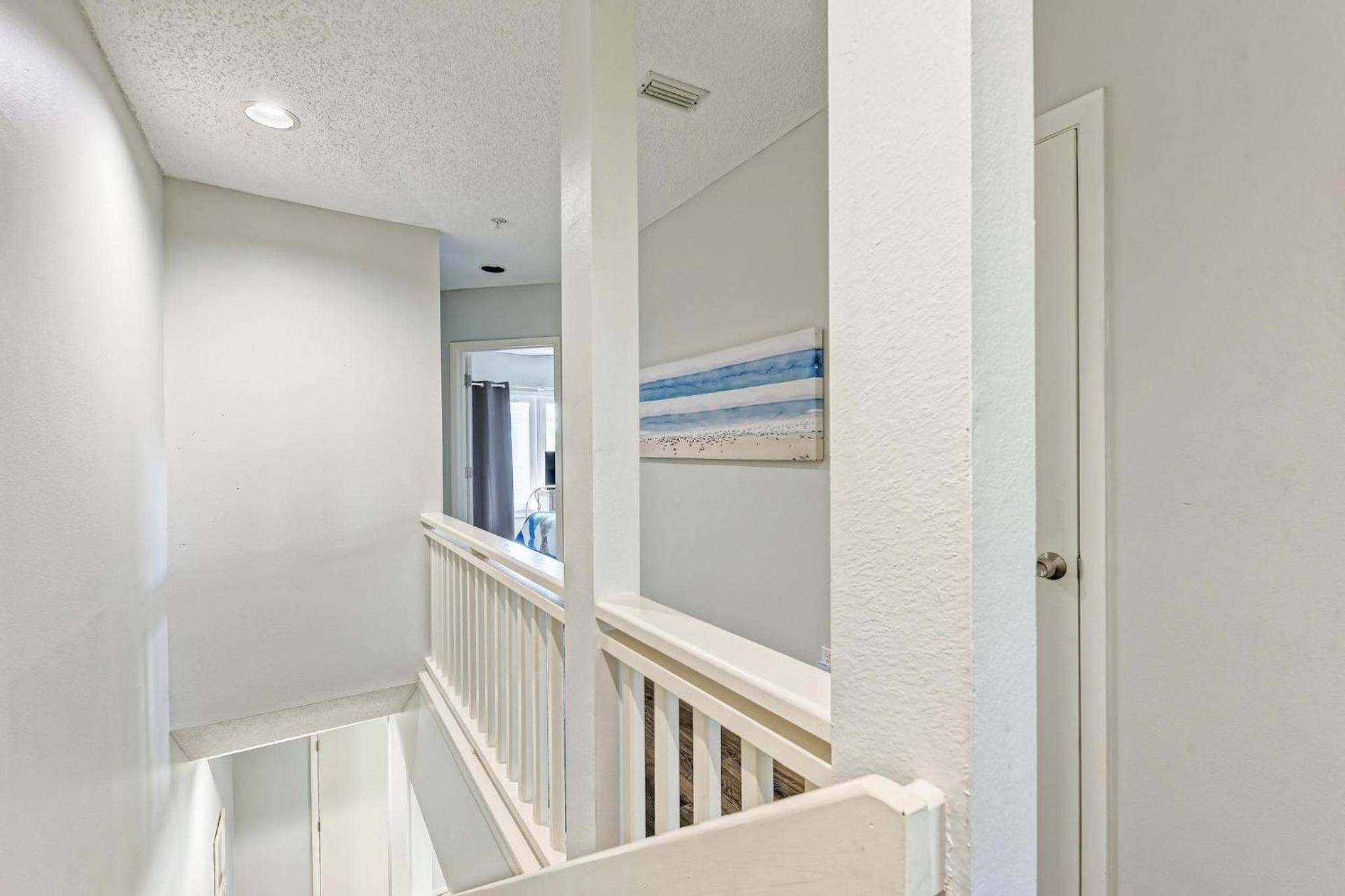 Longboat Key Cedars Beach House-Pet Friendly-2 Minute To The Beach - Property Image 29