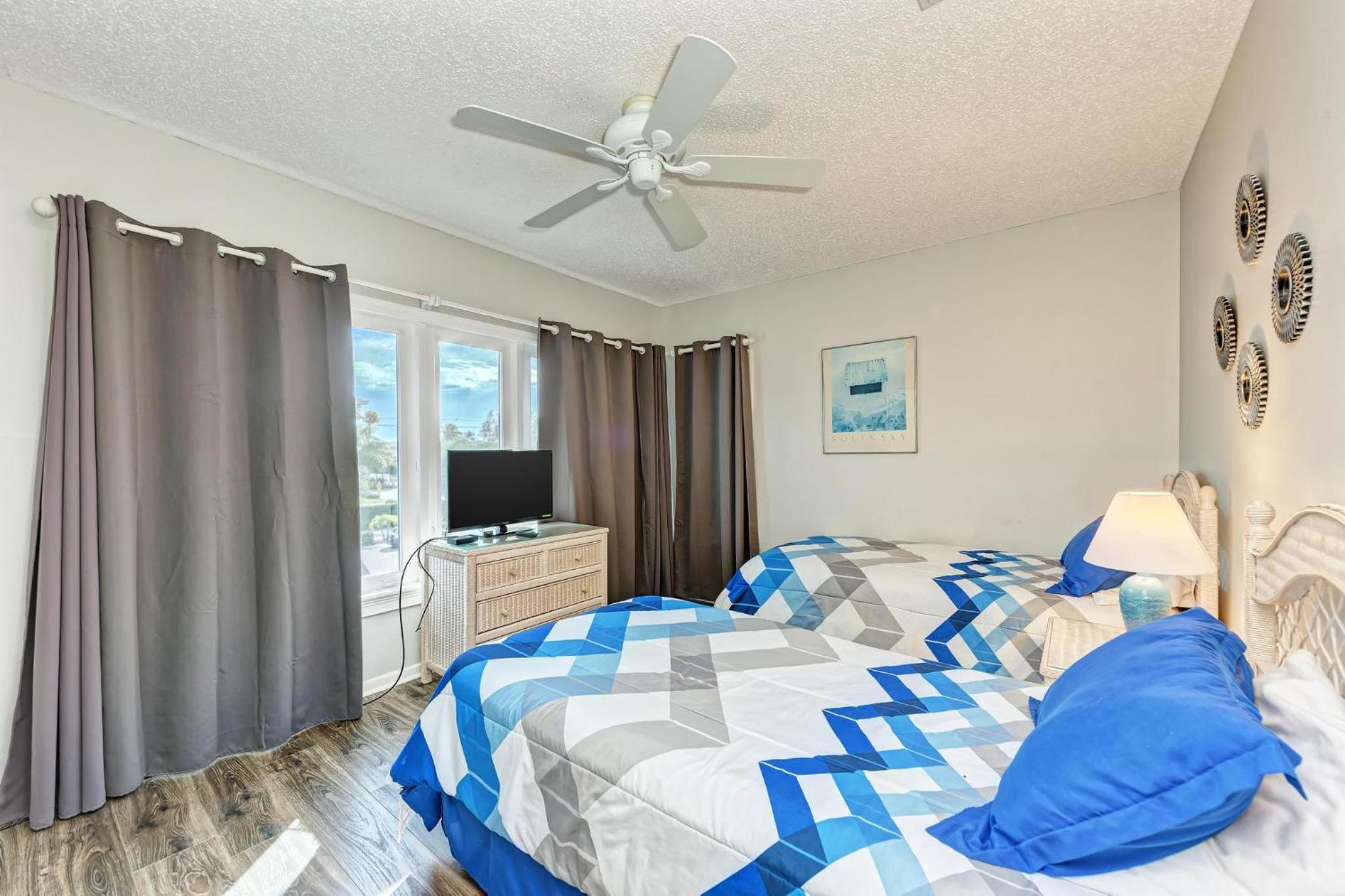 Longboat Key Cedars Beach House-Pet Friendly-2 Minute To The Beach - Property Image 30