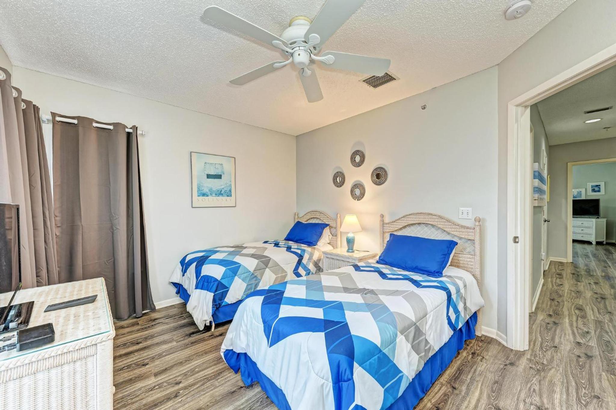 Longboat Key Cedars Beach House-Pet Friendly-2 Minute To The Beach - Property Image 31