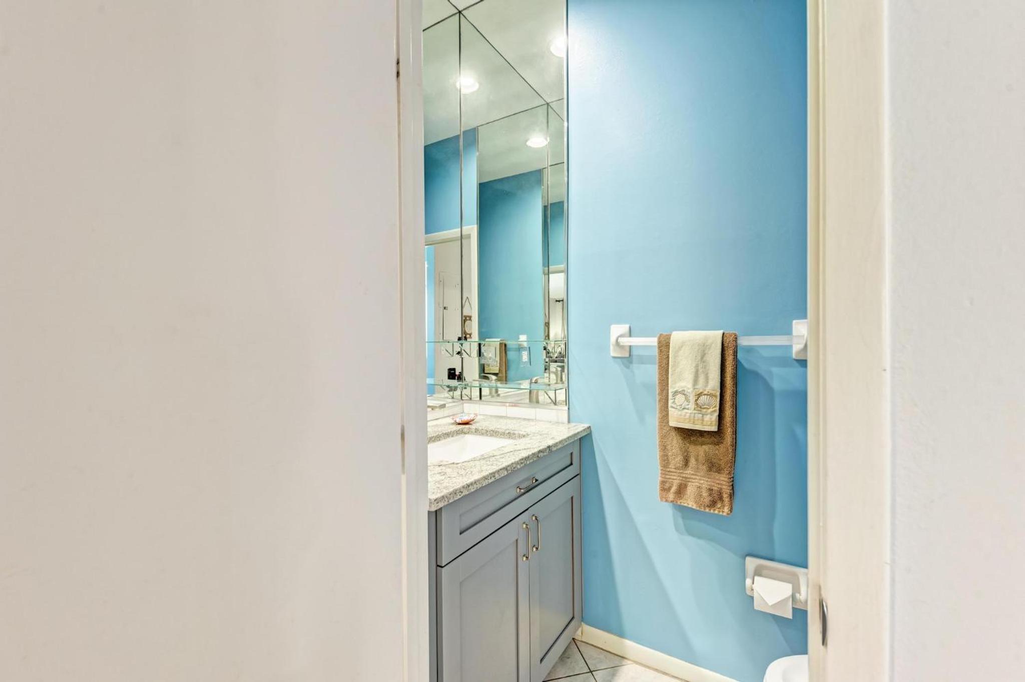 Longboat Key Cedars Beach House-Pet Friendly-2 Minute To The Beach - Property Image 32