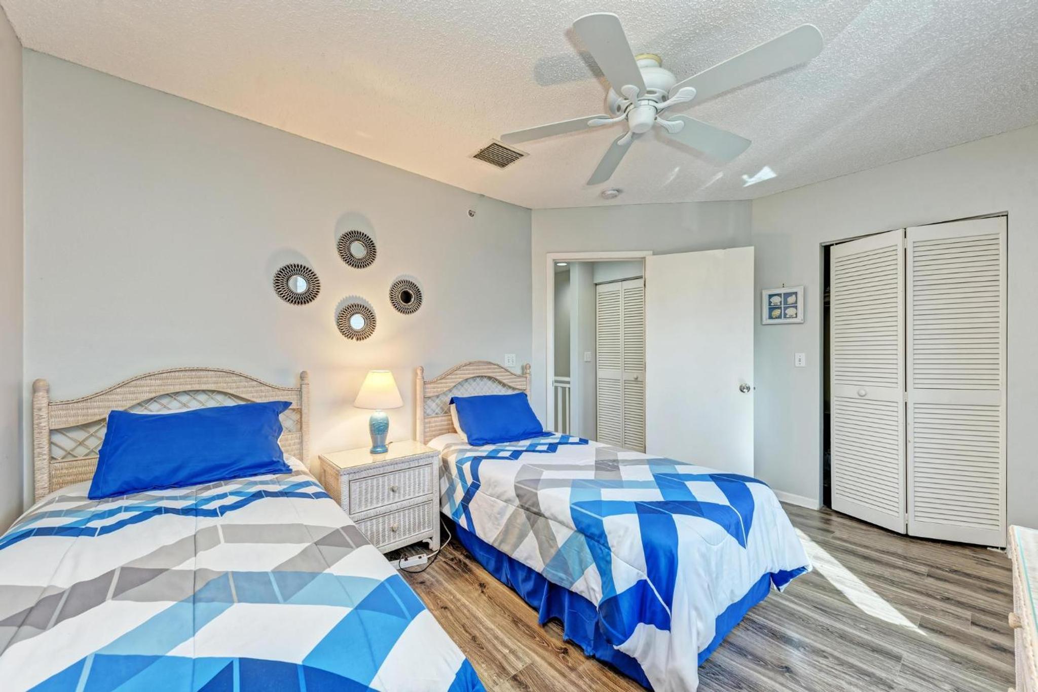 Longboat Key Cedars Beach House-Pet Friendly-2 Minute To The Beach - Property Image 33