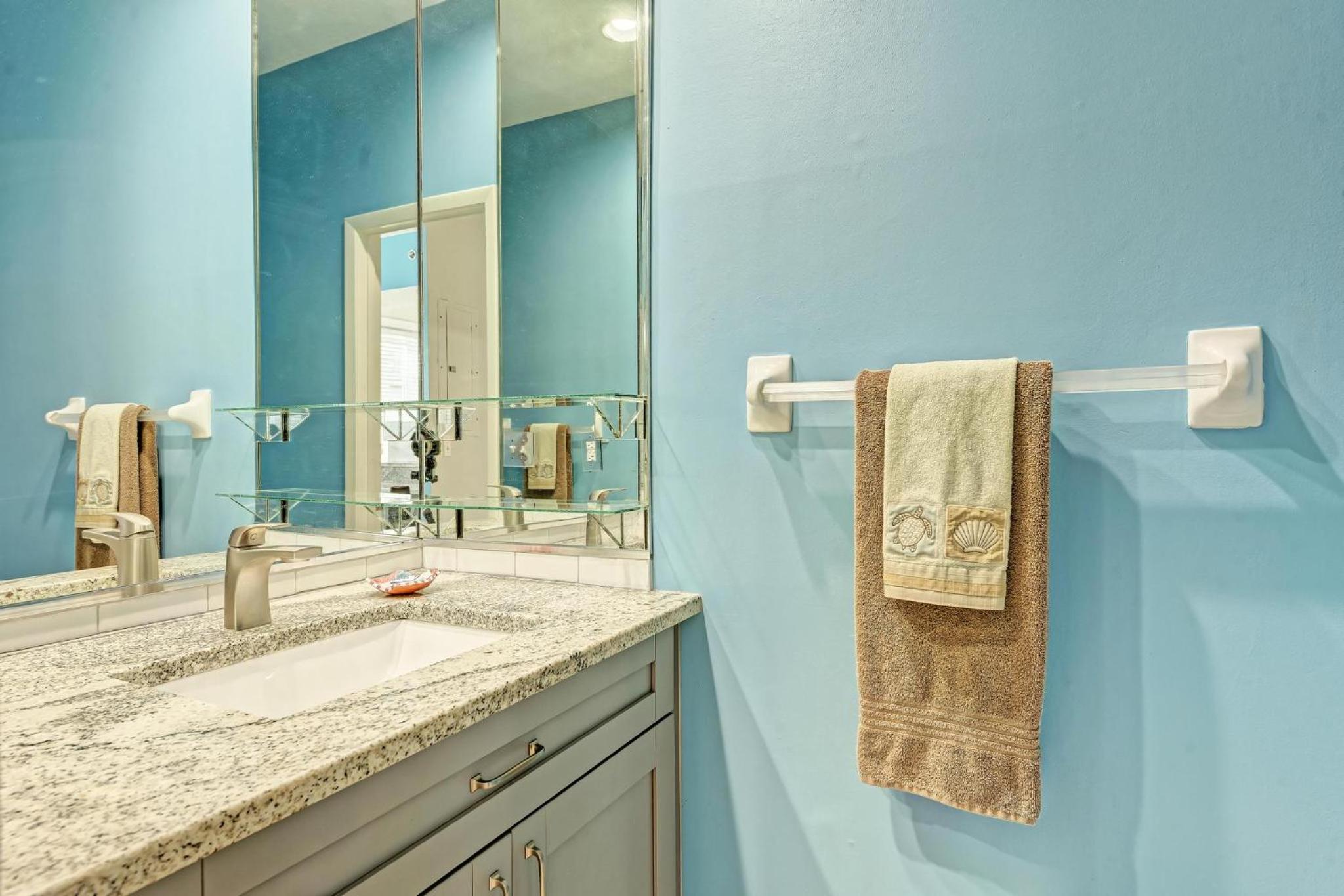 Longboat Key Cedars Beach House-Pet Friendly-2 Minute To The Beach - Property Image 34
