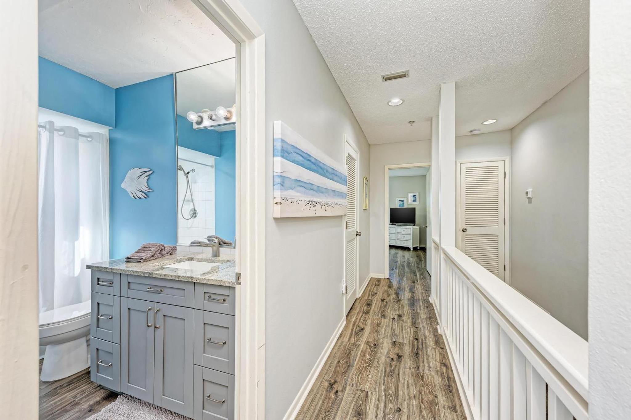Longboat Key Cedars Beach House-Pet Friendly-2 Minute To The Beach - Property Image 35