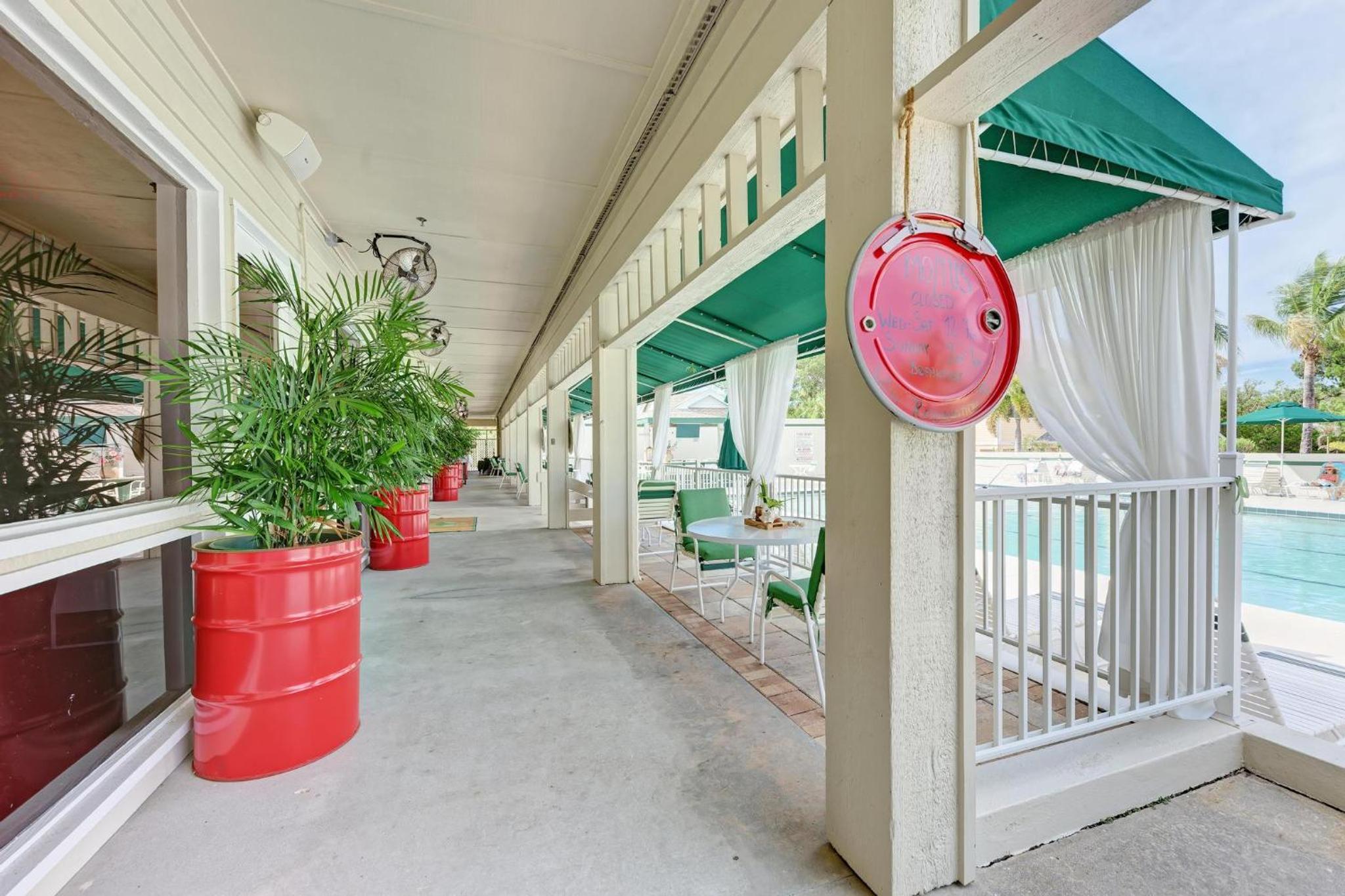 Longboat Key Cedars Beach House-Pet Friendly-2 Minute To The Beach - Property Image 43