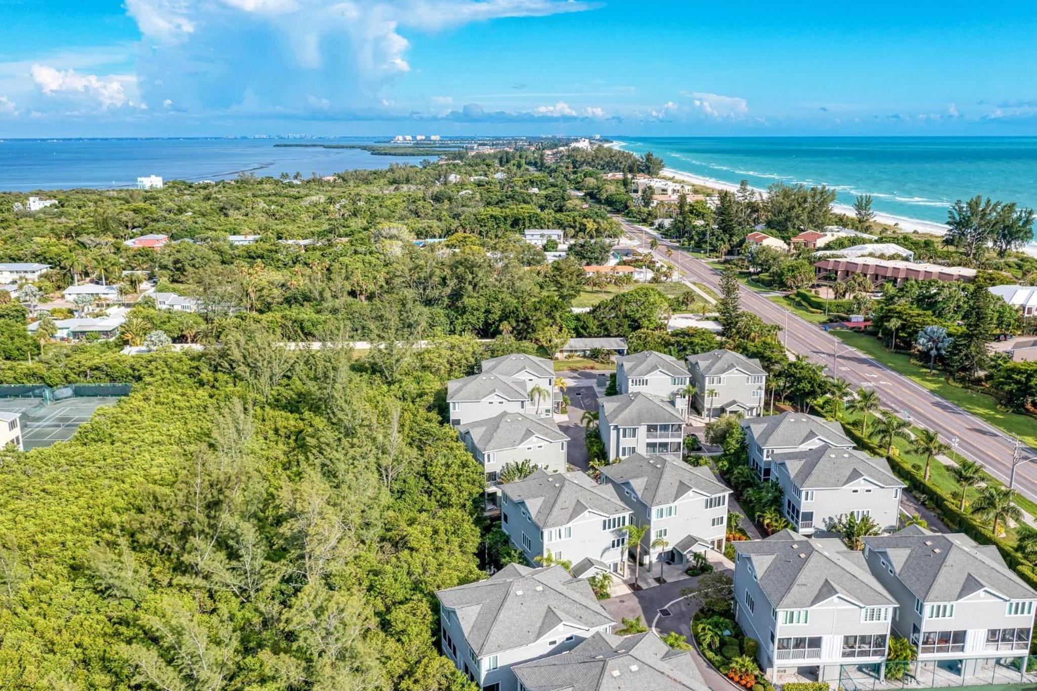 Longboat Key Cedars Beach House-Pet Friendly-2 Minute To The Beach - Property Image 48