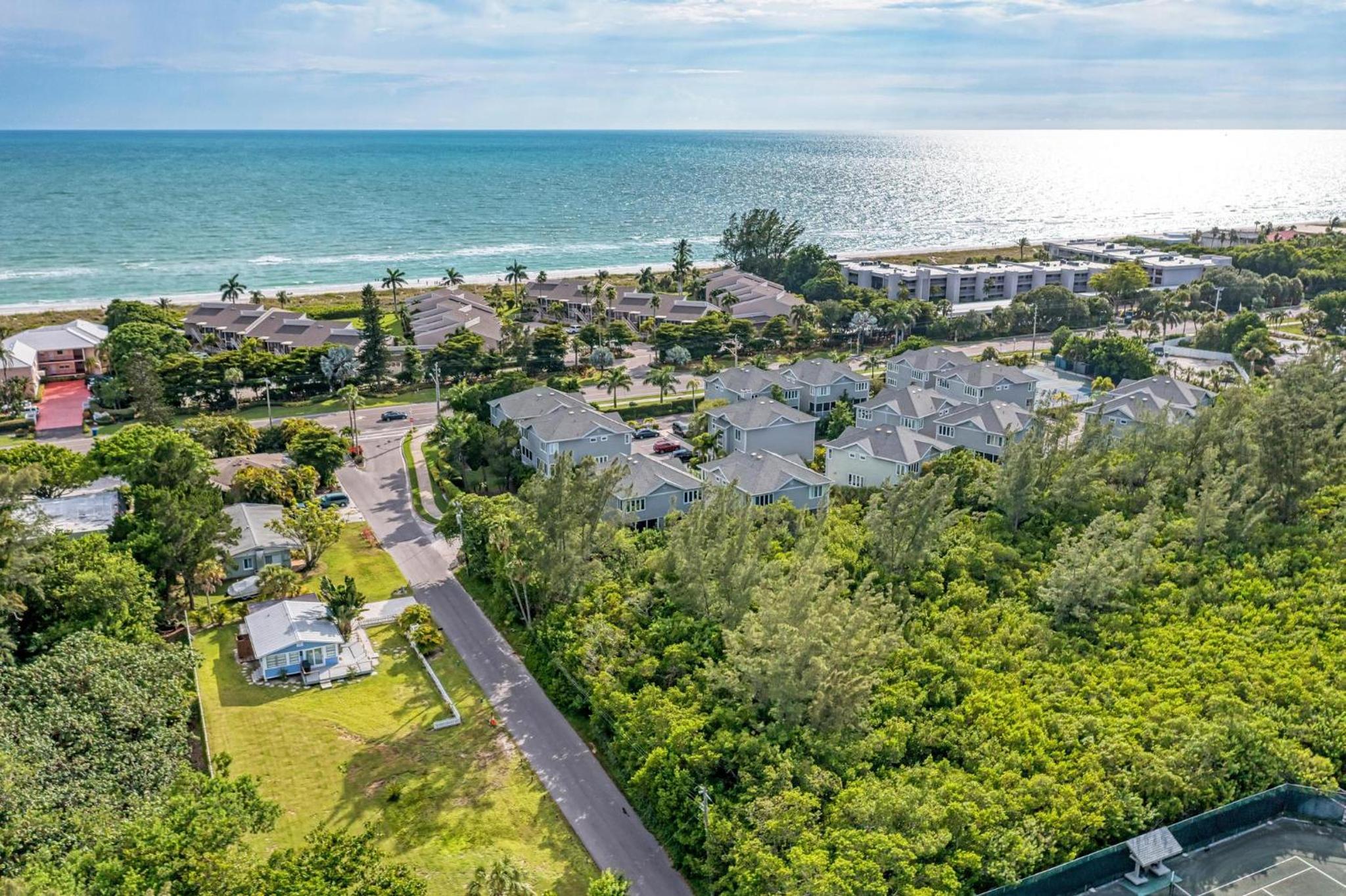 Longboat Key Cedars Beach House-Pet Friendly-2 Minute To The Beach - Property Image 50
