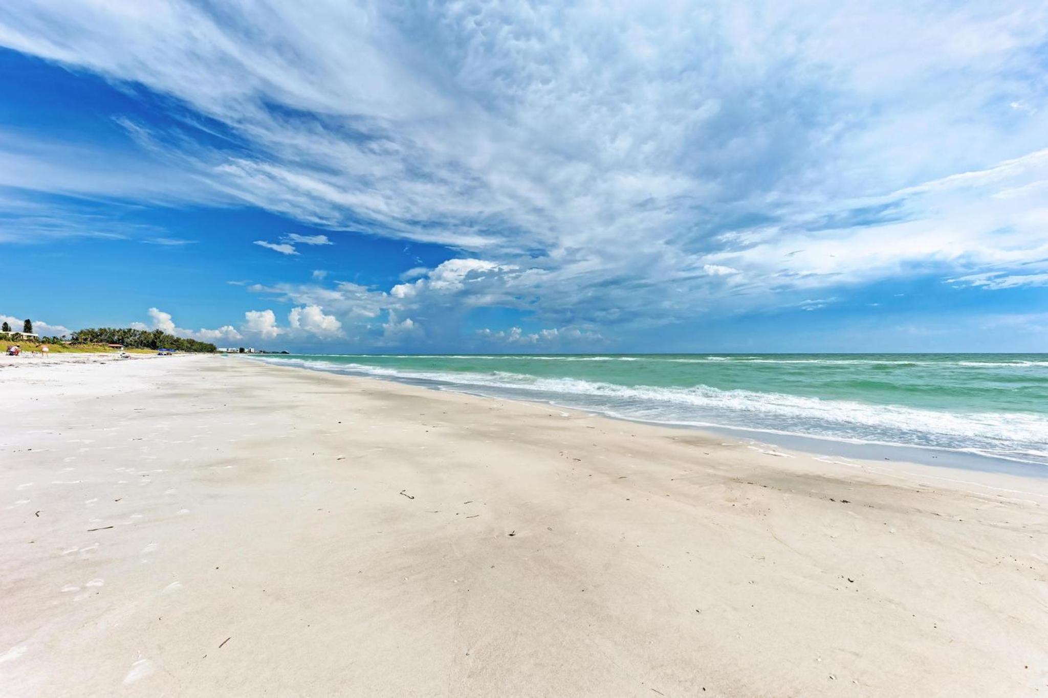 Longboat Key Cedars Beach House-Pet Friendly-2 Minute To The Beach - Property Image 55