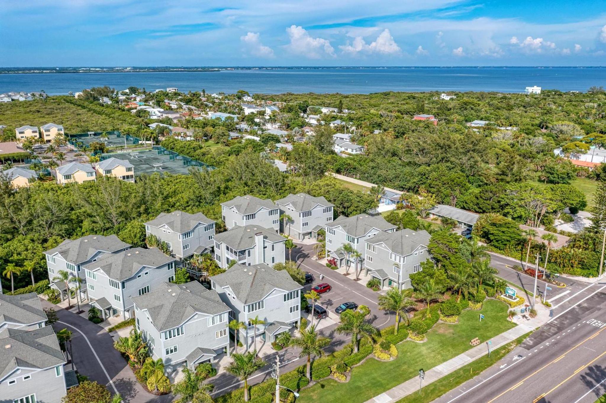 Longboat Key Cedars Beach House-Pet Friendly-2 Minute To The Beach - Property Image 56