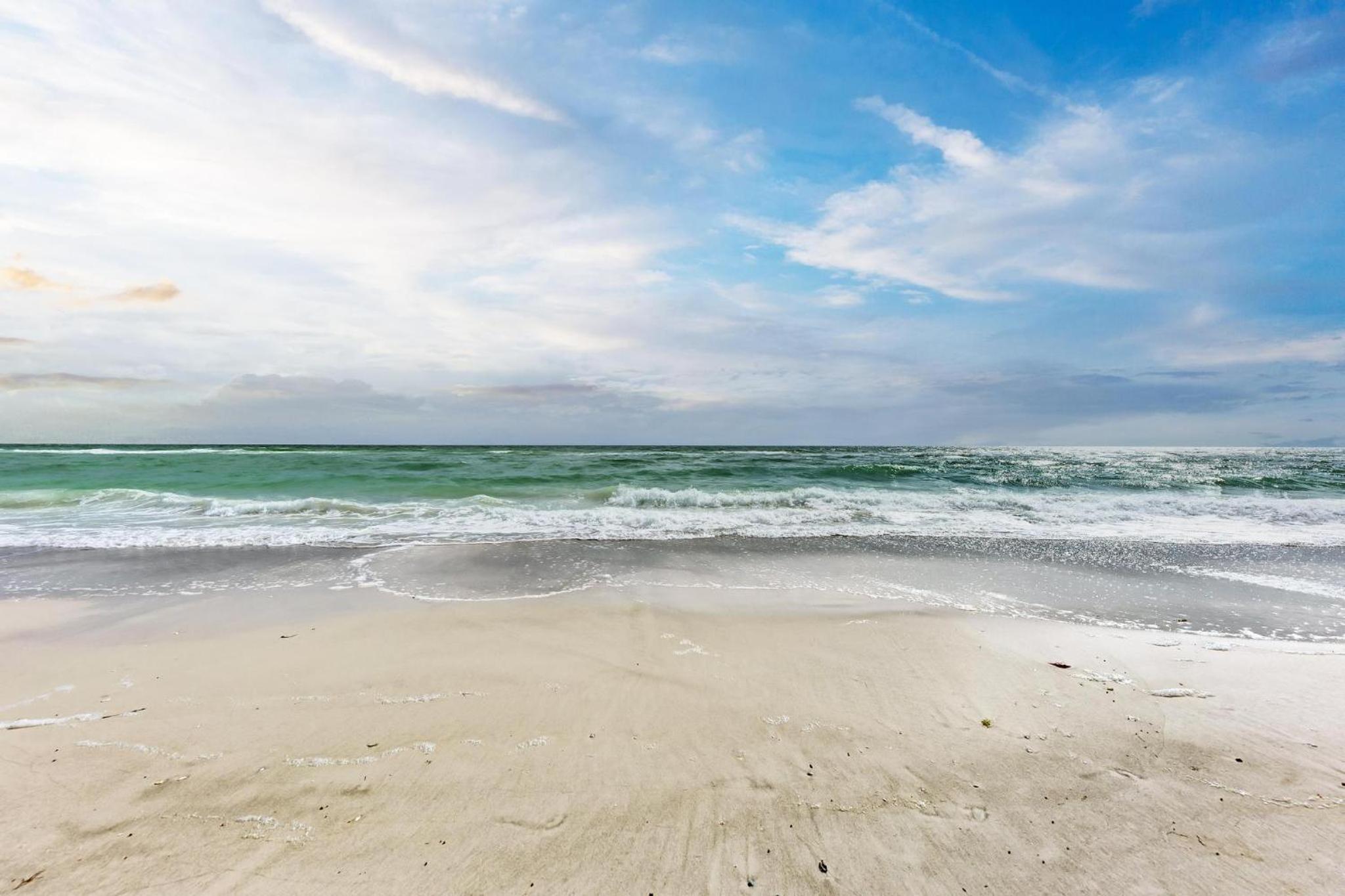 Longboat Key Cedars Beach House-Pet Friendly-2 Minute To The Beach - Property Image 57