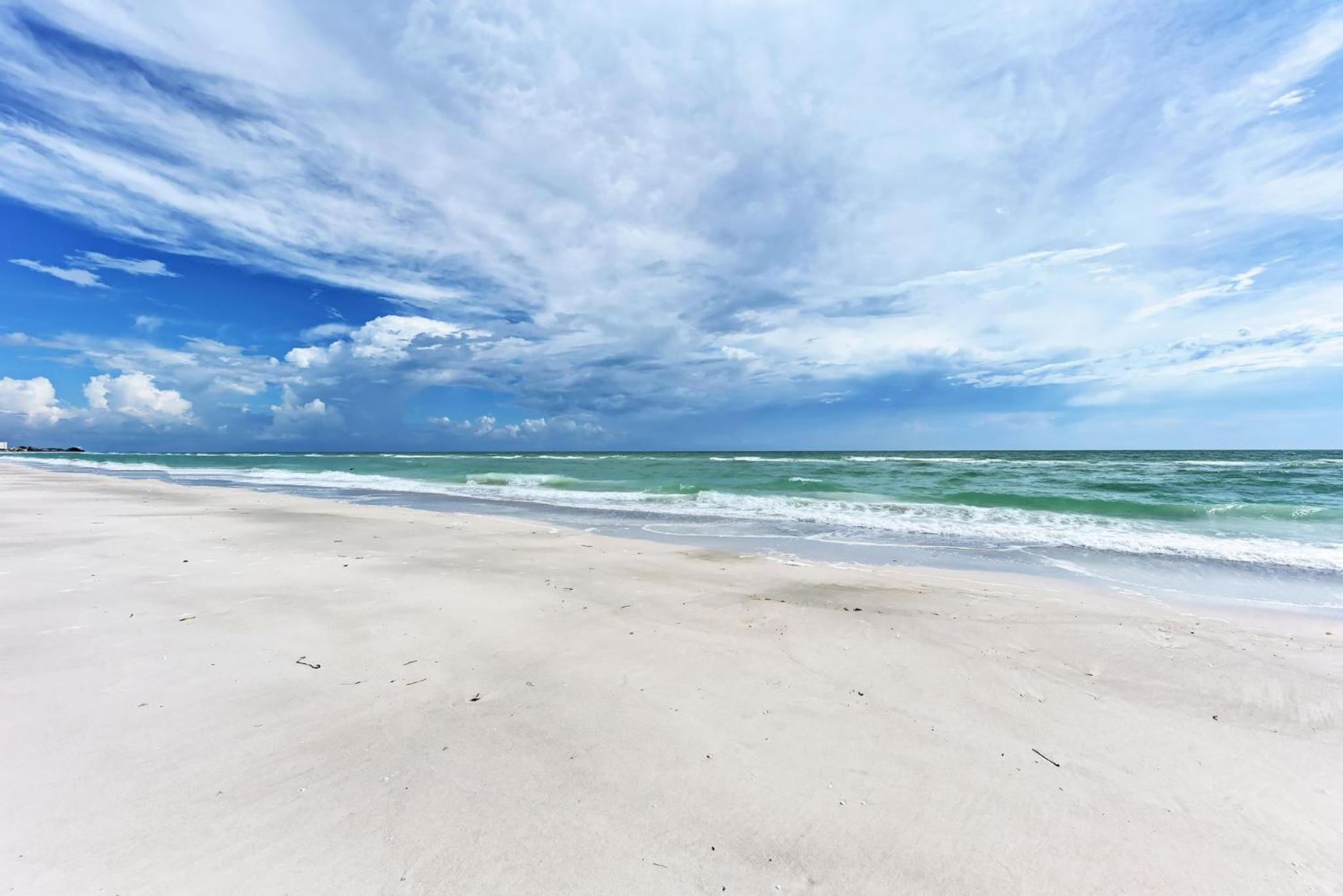 Longboat Key Cedars Beach House-Pet Friendly-2 Minute To The Beach - Property Image 58