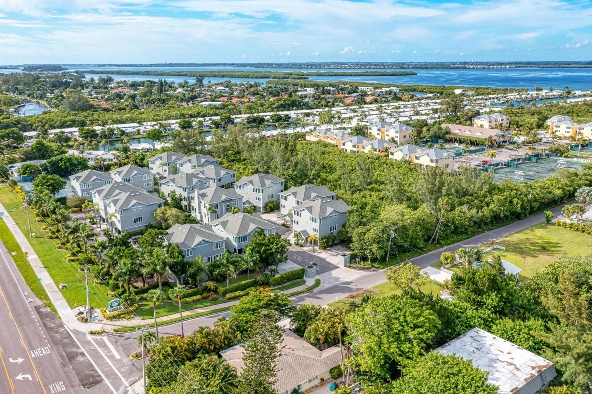 Longboat Key Cedars Beach House-Pet Friendly-2 Minute To The Beach - Property Image 60