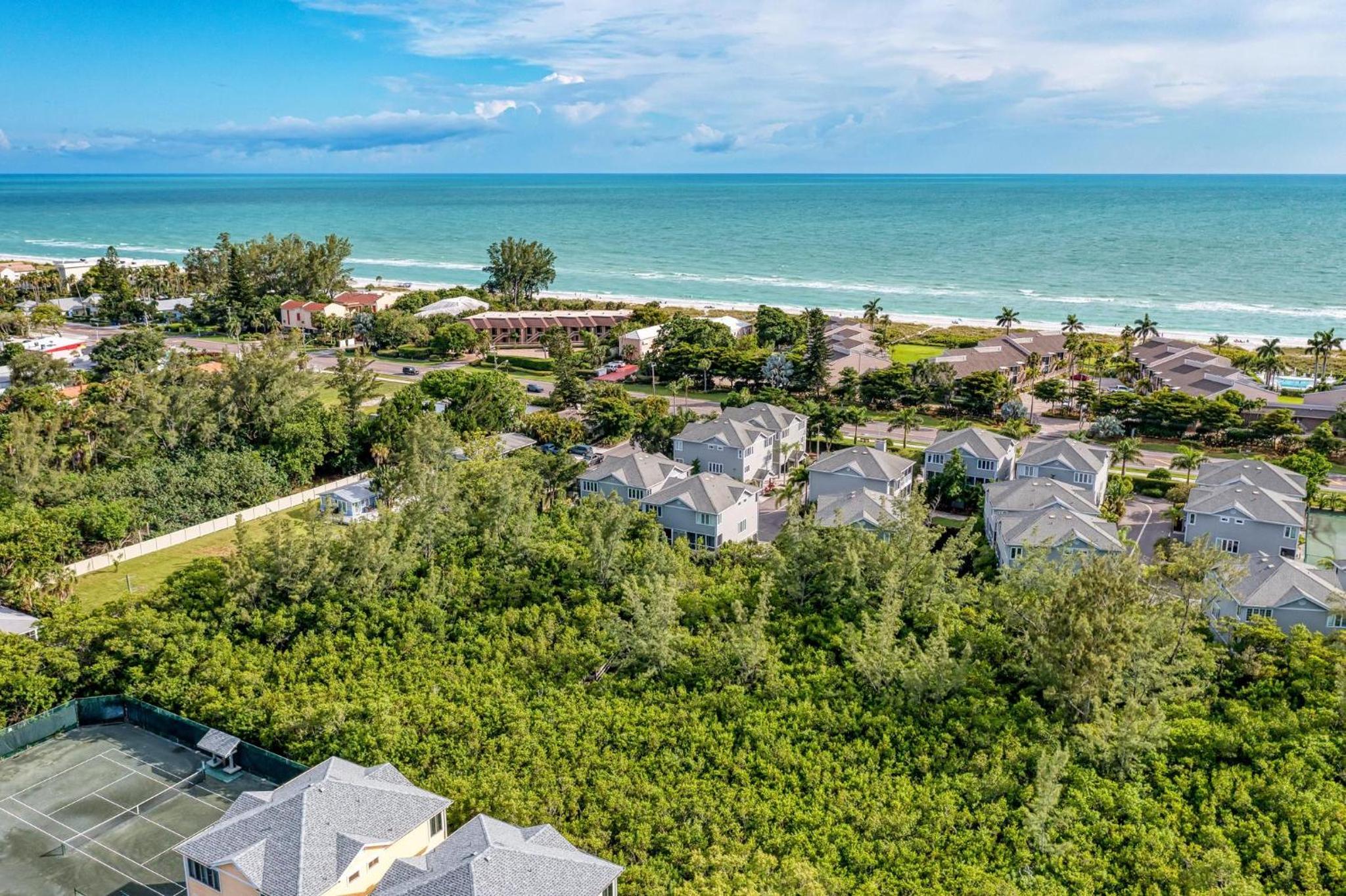 Longboat Key Cedars Beach House-Pet Friendly-2 Minute To The Beach - Property Image 83