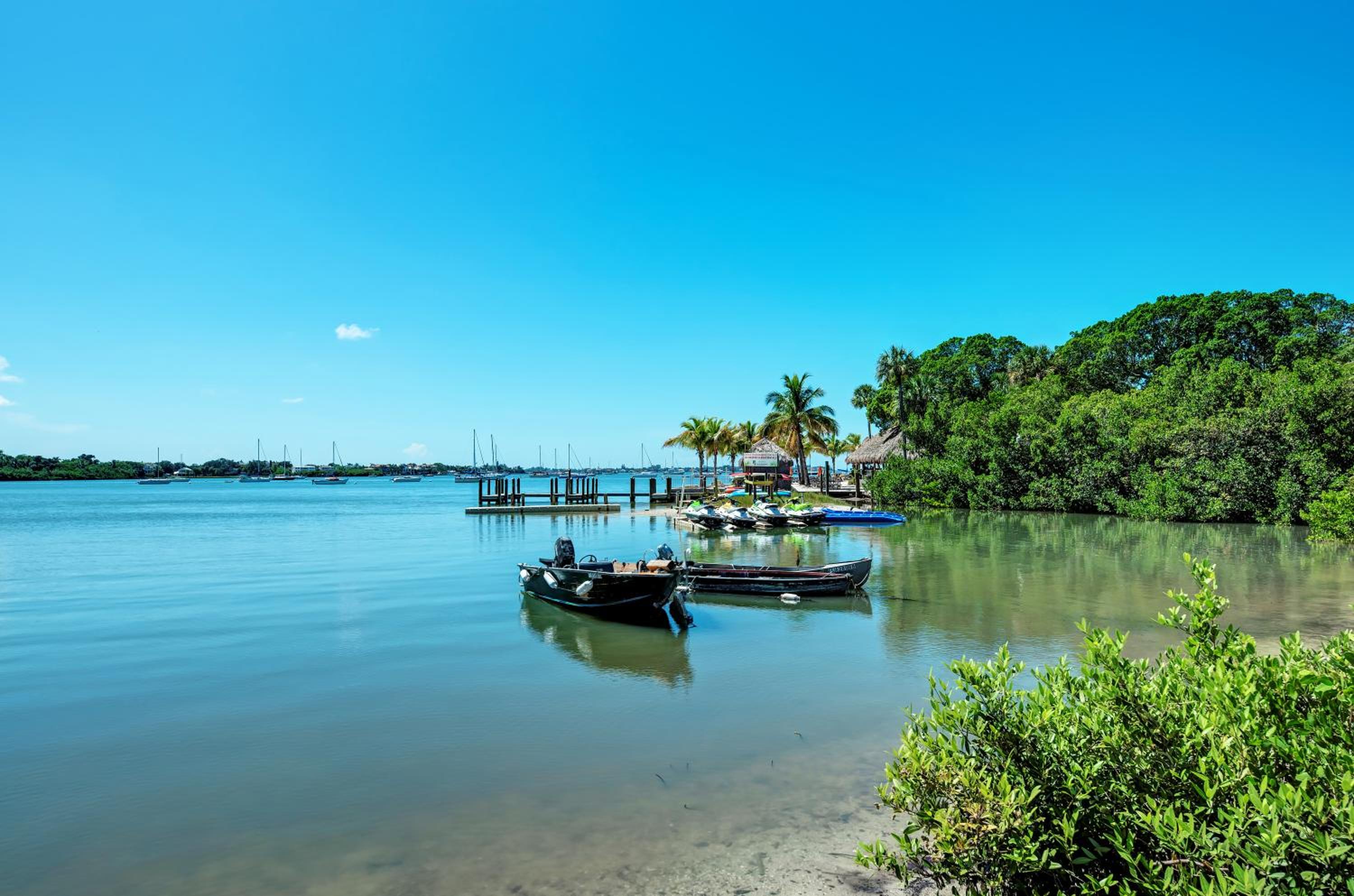 Longboat Key Cedars Beach House-Pet Friendly-2 Minute To The Beach - Property Image 93