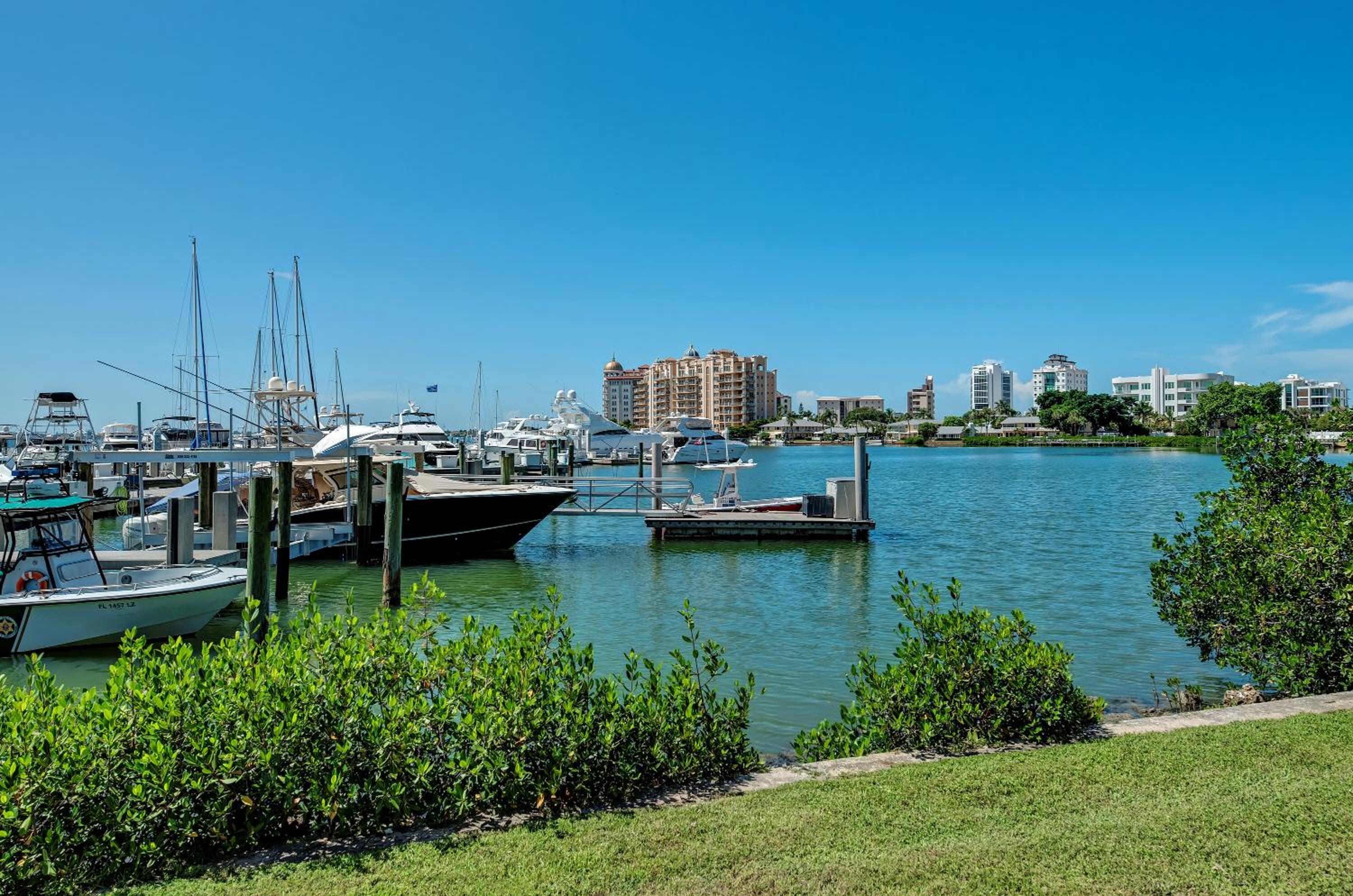 Longboat Key Cedars Beach House-Pet Friendly-2 Minute To The Beach - Property Image 95