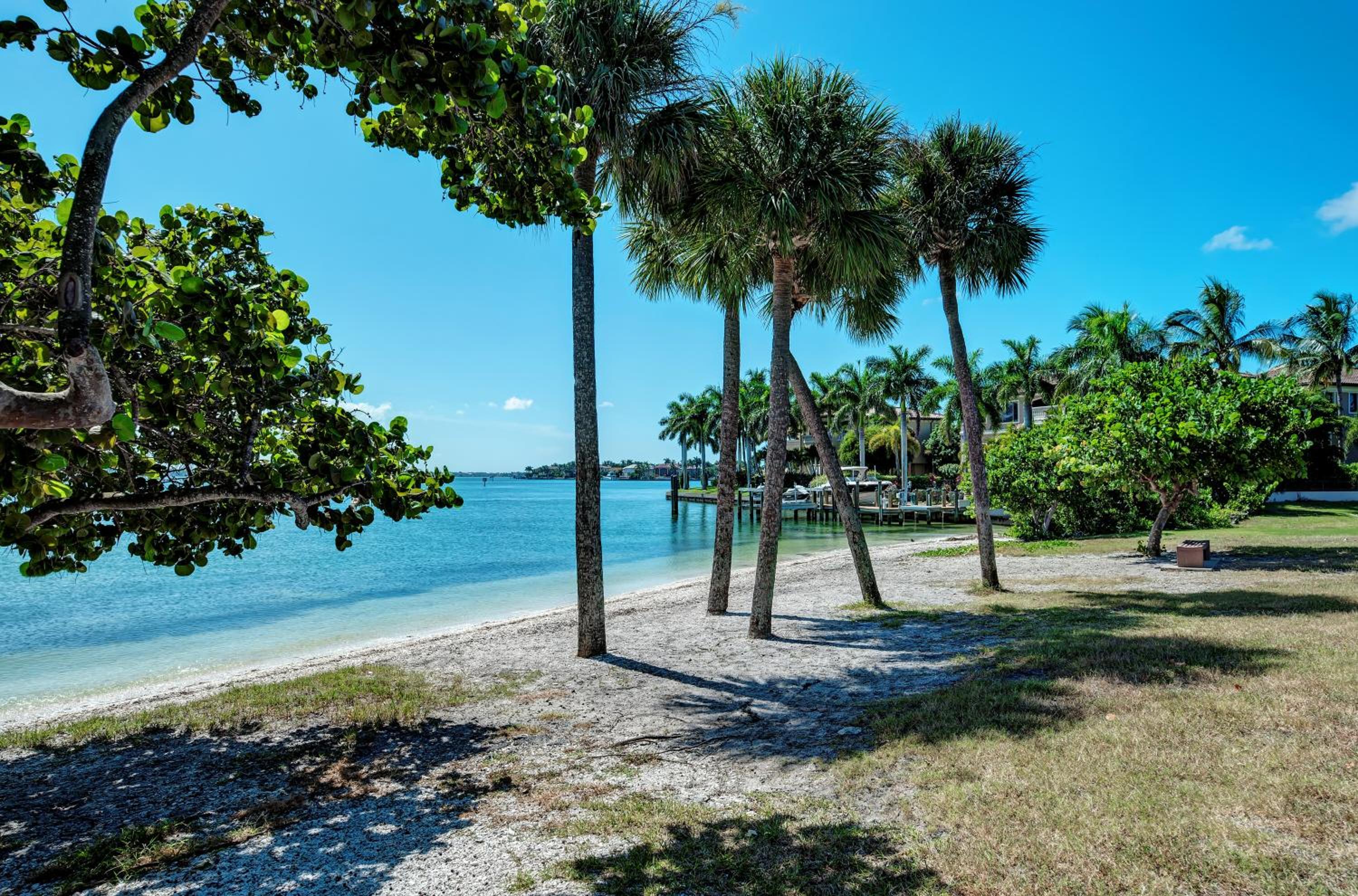 Longboat Key Cedars Beach House-Pet Friendly-2 Minute To The Beach - Property Image 103