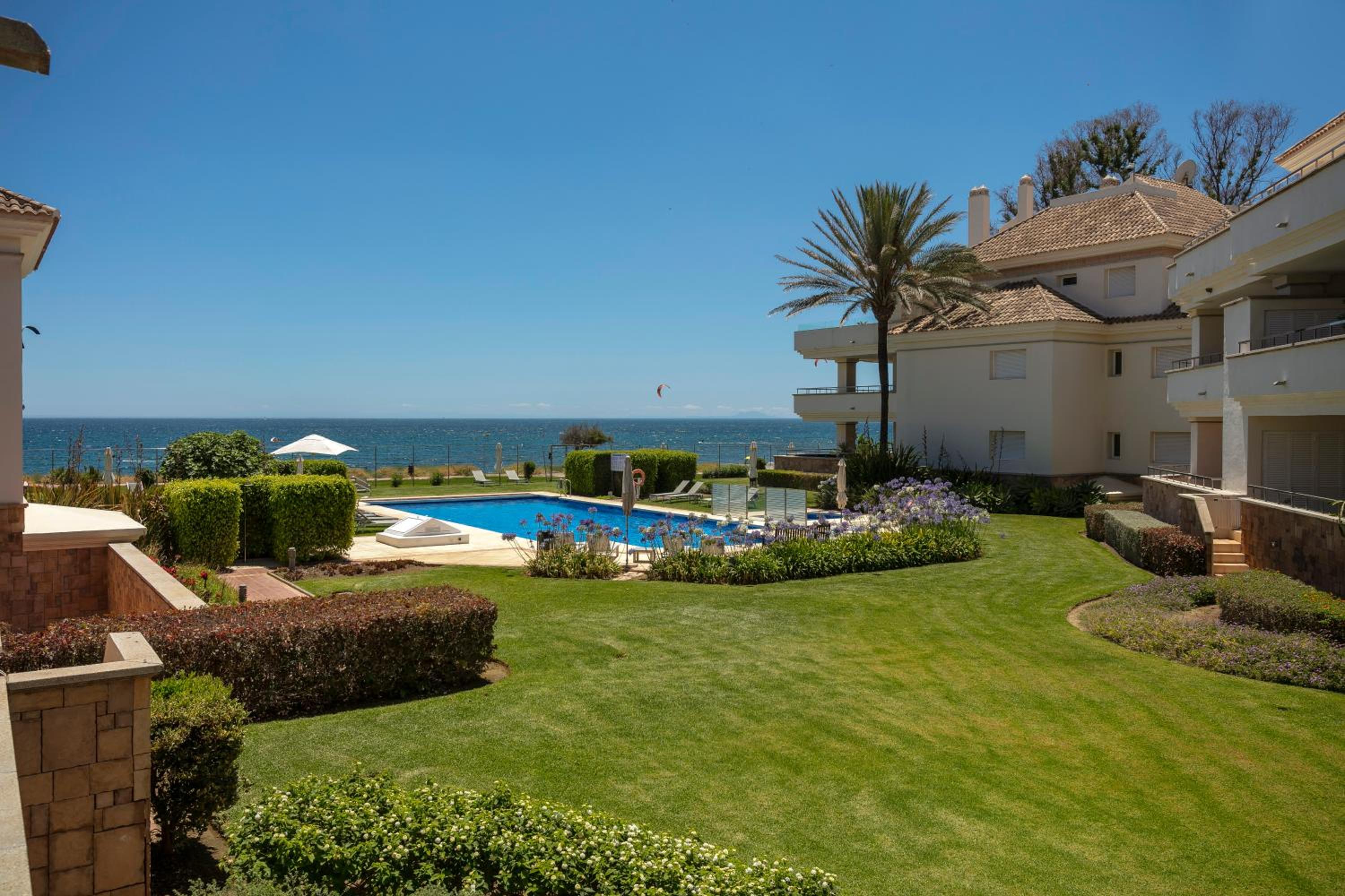 Hotel Apt 212 Heaven Beach Apartments, Guadalmansa Playa - Image 1