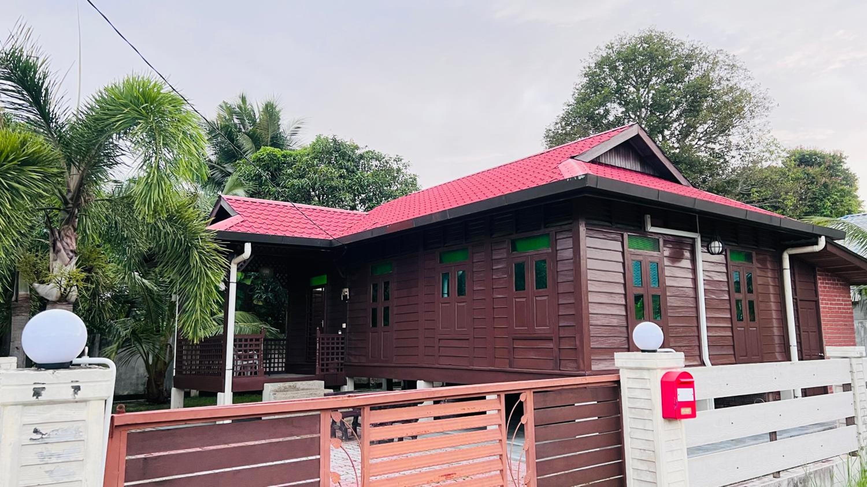 HERITAGE D'CENANG with Jacuzzi Spa photo 6