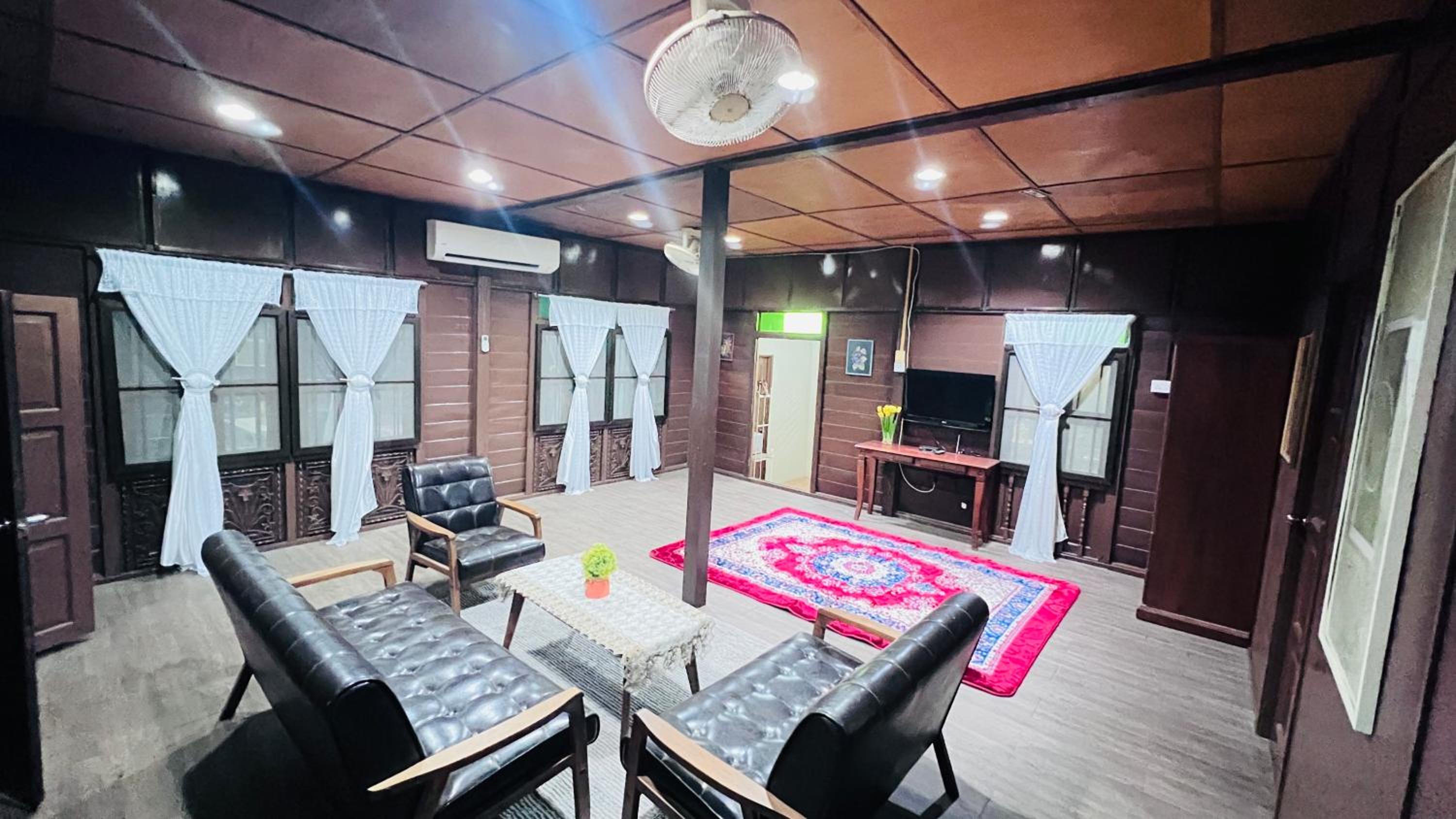 HERITAGE D'CENANG with Jacuzzi Spa photo 4